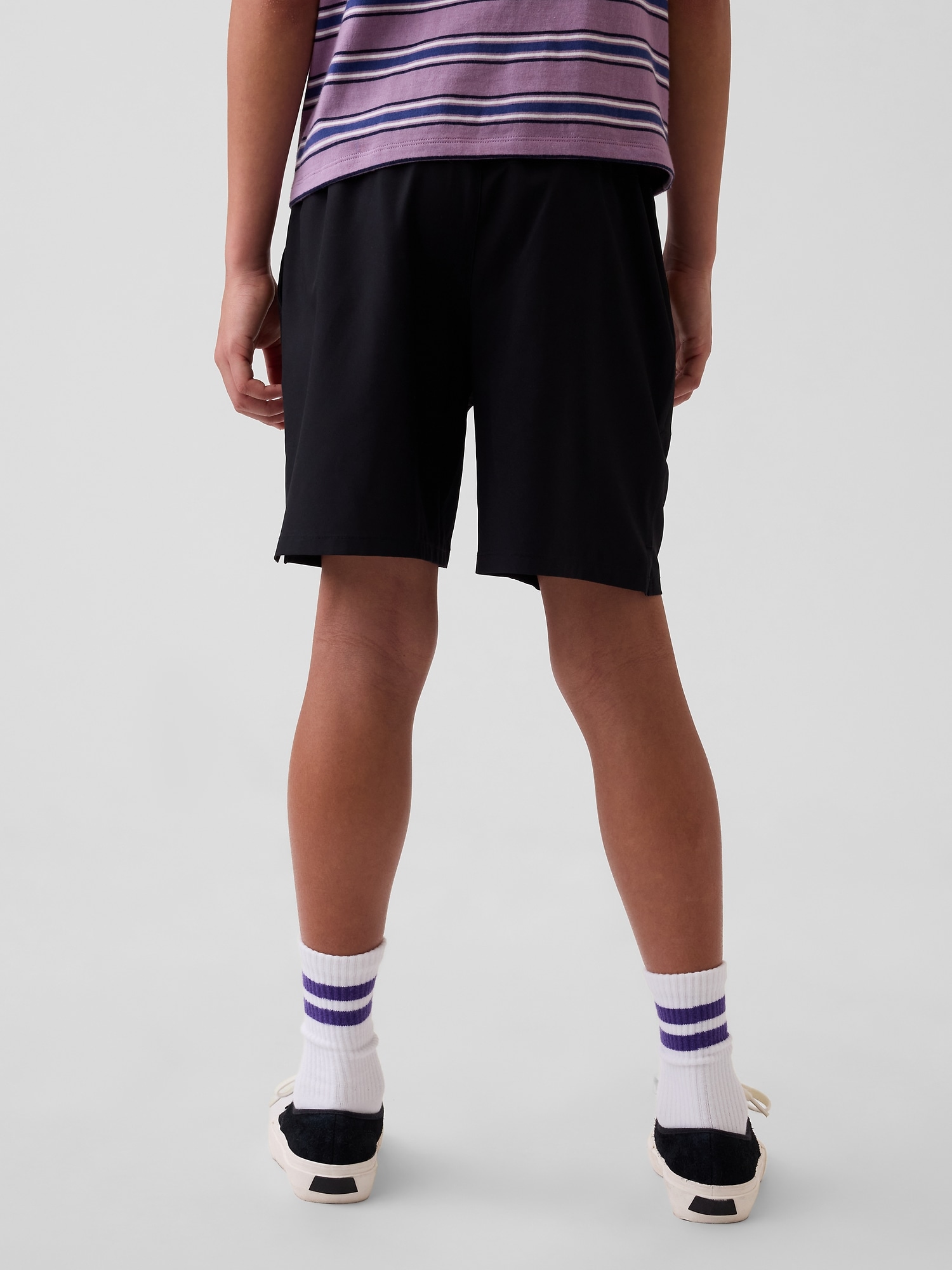 Детские шорты Gap Kids Relaxed Quick-Dry Shorts — фото 4