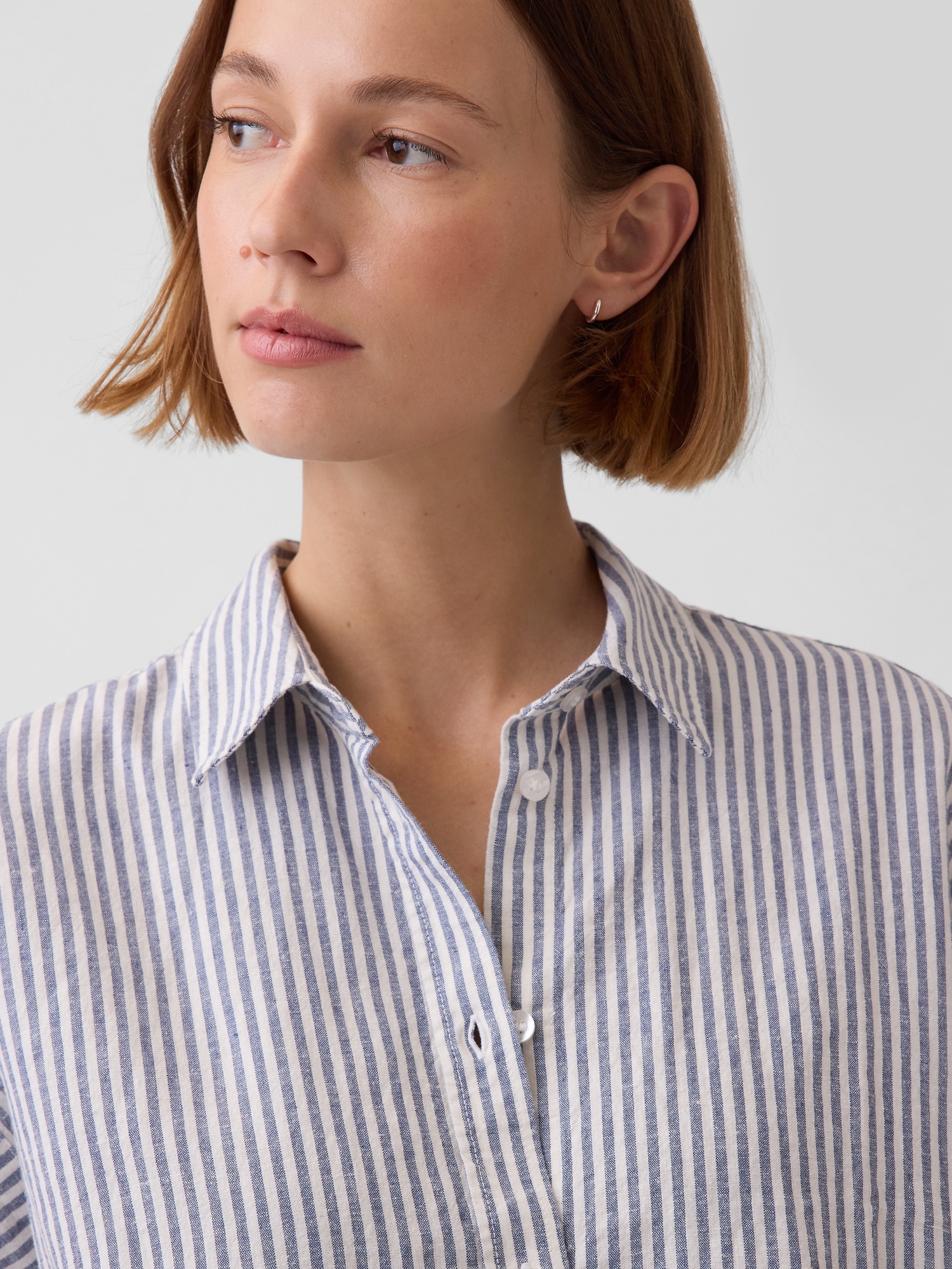 Женская рубашка Gap Linen-Blend Oversized Shirt, цвет: Синий / Белый — фото 4