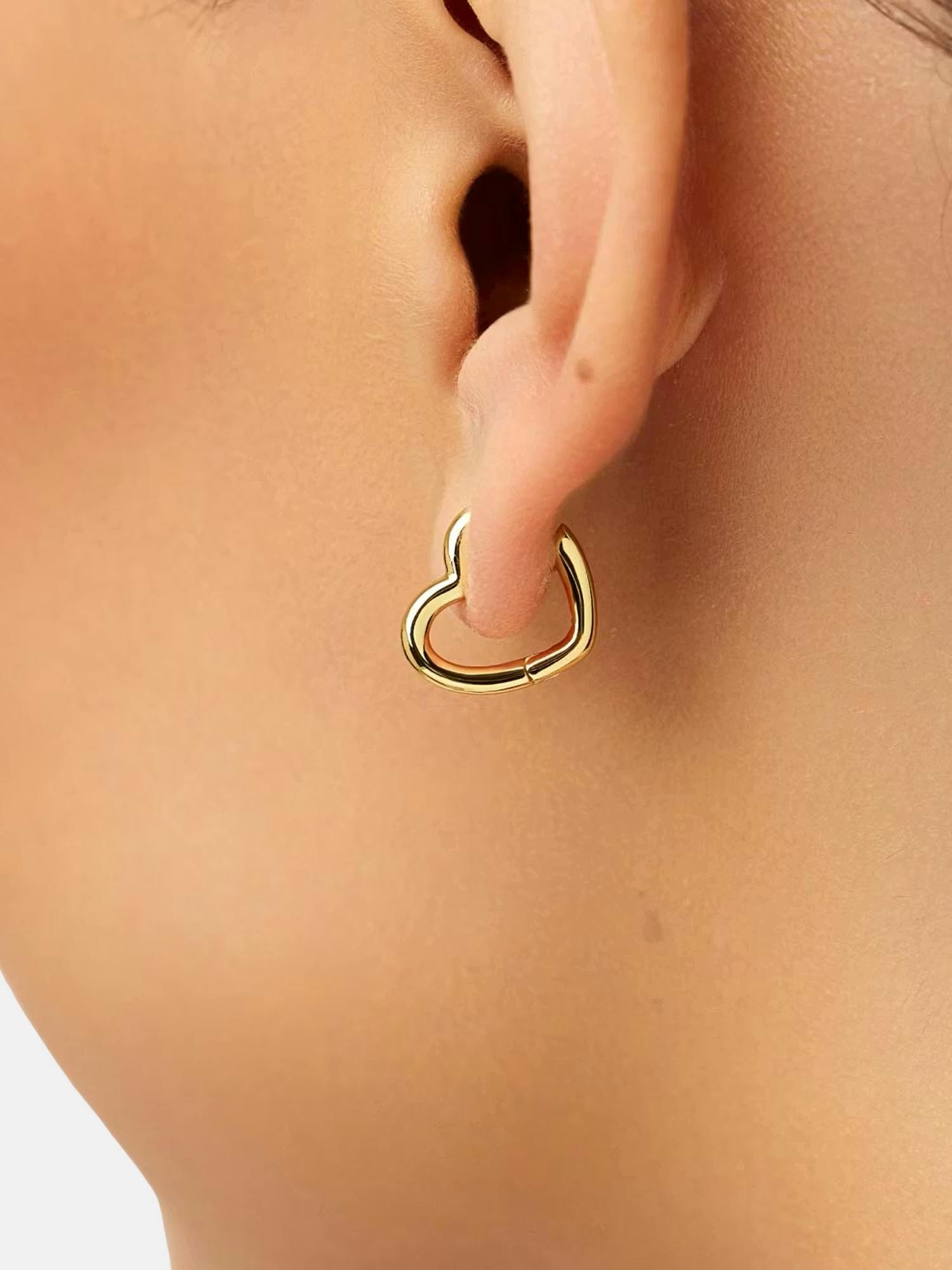 Женские серьги Gap Ana Luisa Daryl с сердечками, цвет: Золотой — фото 2