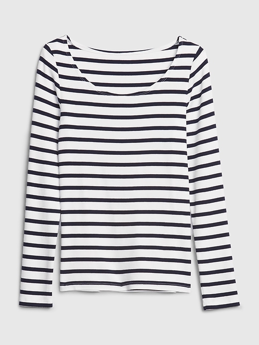 Modern Scoopneck T-Shirt