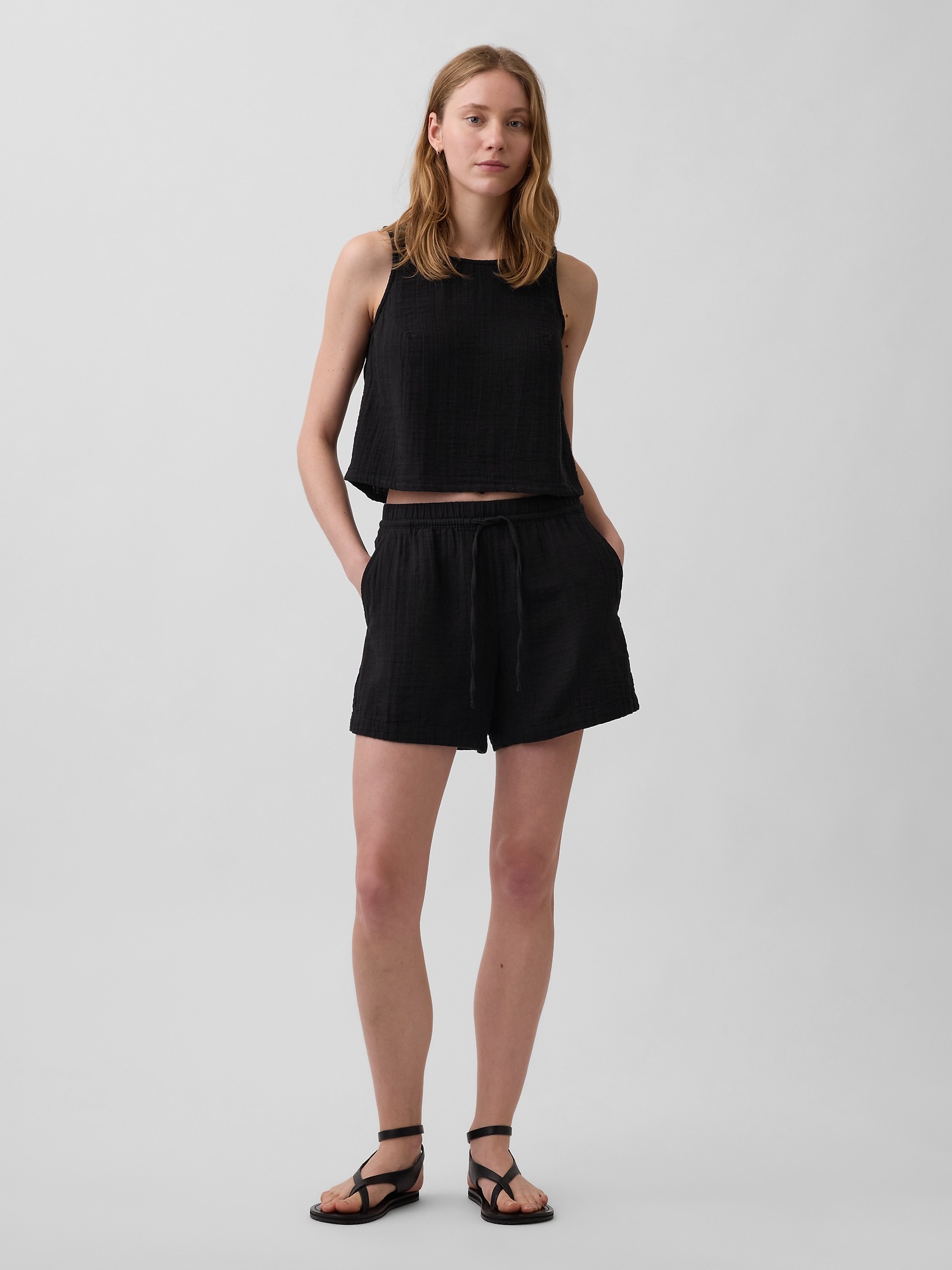 Женские шорты Gap 4" Mid Rise Cotton Gauze Easy, цвет: Чёрный