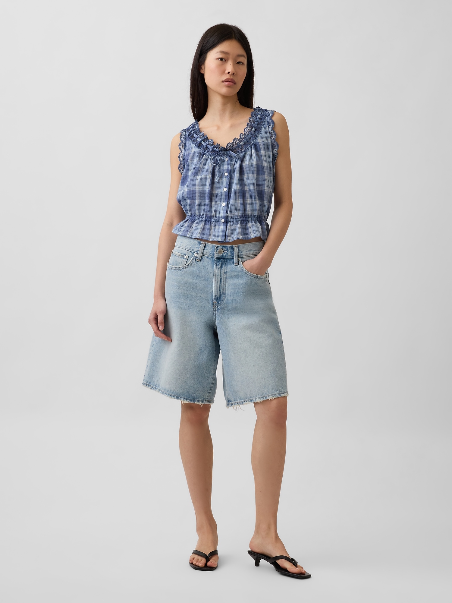 Женский топ Gap Eyelet Tie-Front Crop Peplum Top, цвет: Синий / Белый, вариант 1 — фото 2