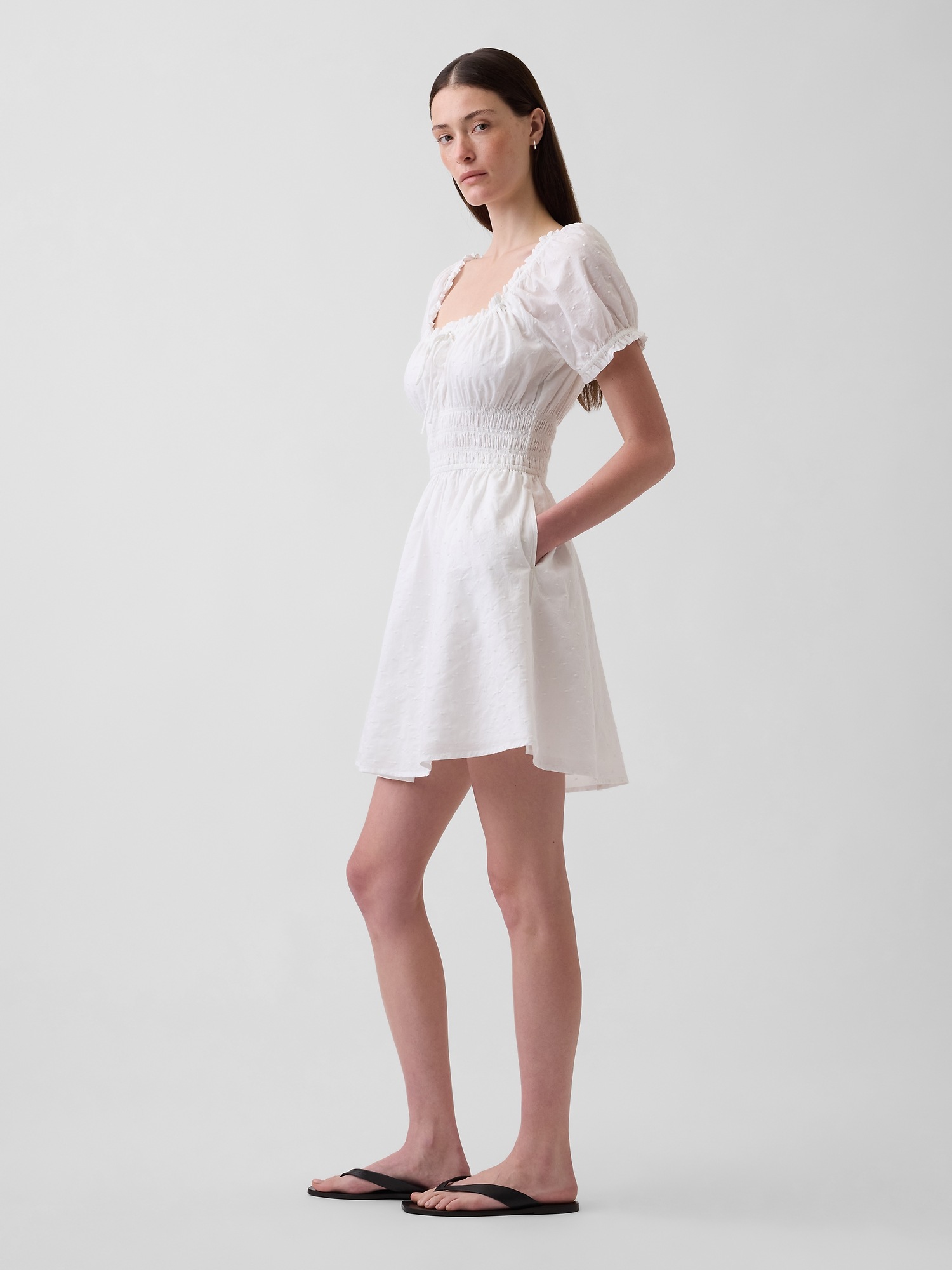 Женское платье Gap Smocked-Waist Mini, цвет: Белый — фото 2