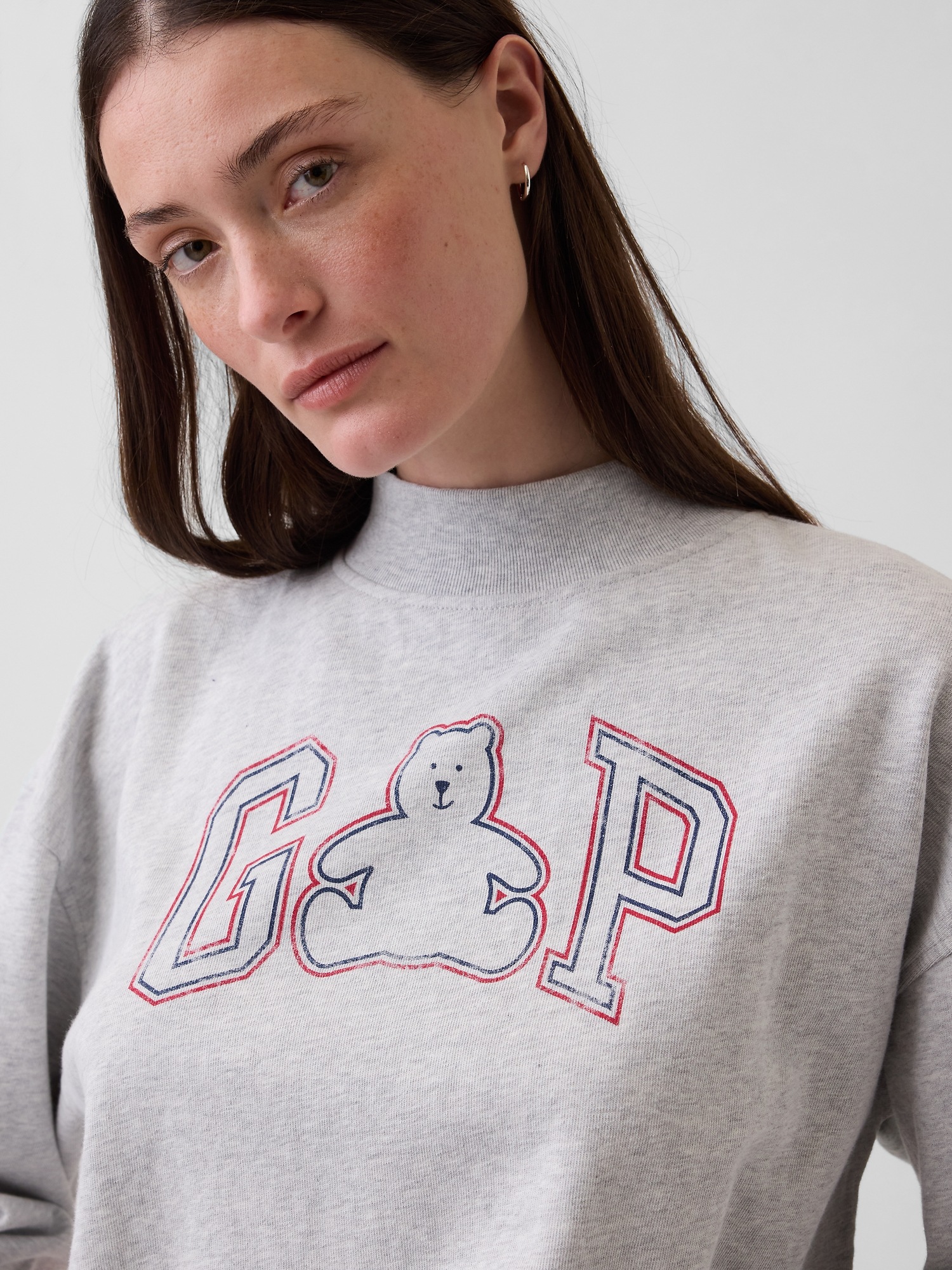 Женский свитшот Gap VintageSoft Terry Oversized Mockneck Logo, цвет: Меланжевый серый — фото 4