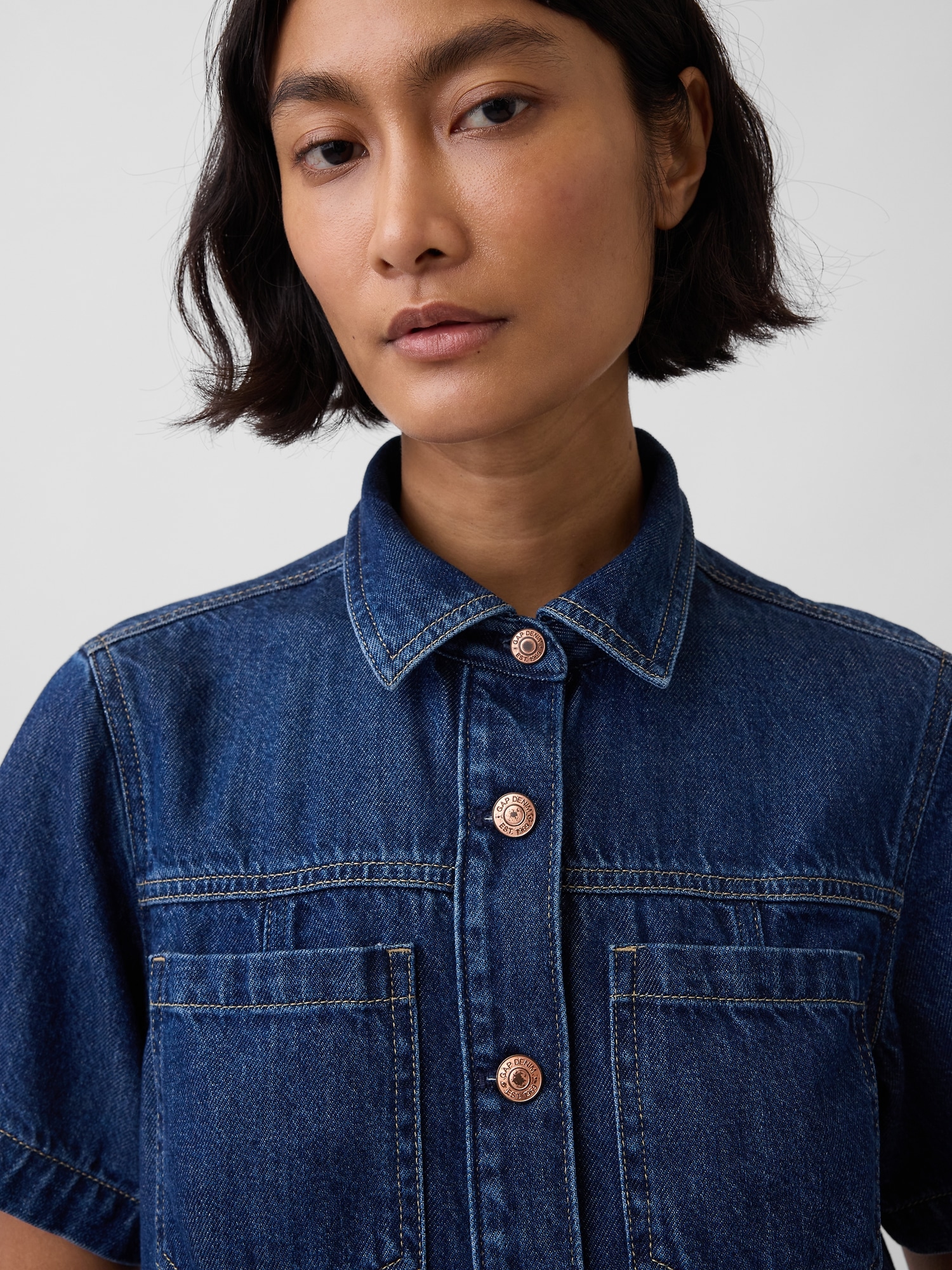 Женское мини-платье-рубашка Gap UltraSoft из денима, цвет: Тёмная варка — фото 2