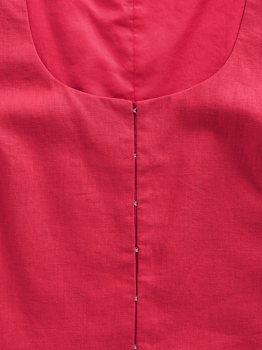 Image number 4 showing, Linen-Blend Hook-Front Crop Shell Top