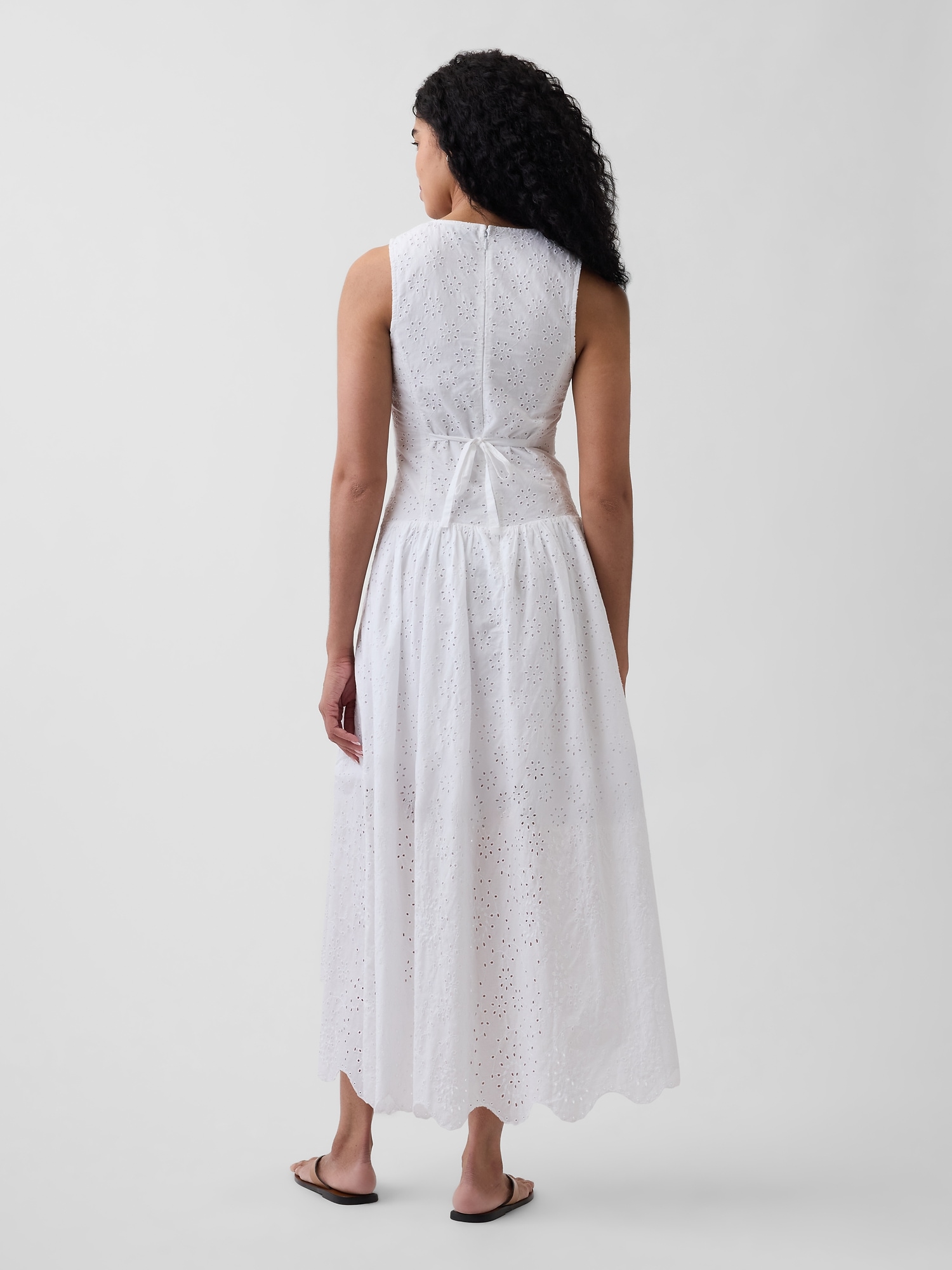 Женское платье Gap Eyelet Drop-Waist Maxi, цвет: Белый — фото 2