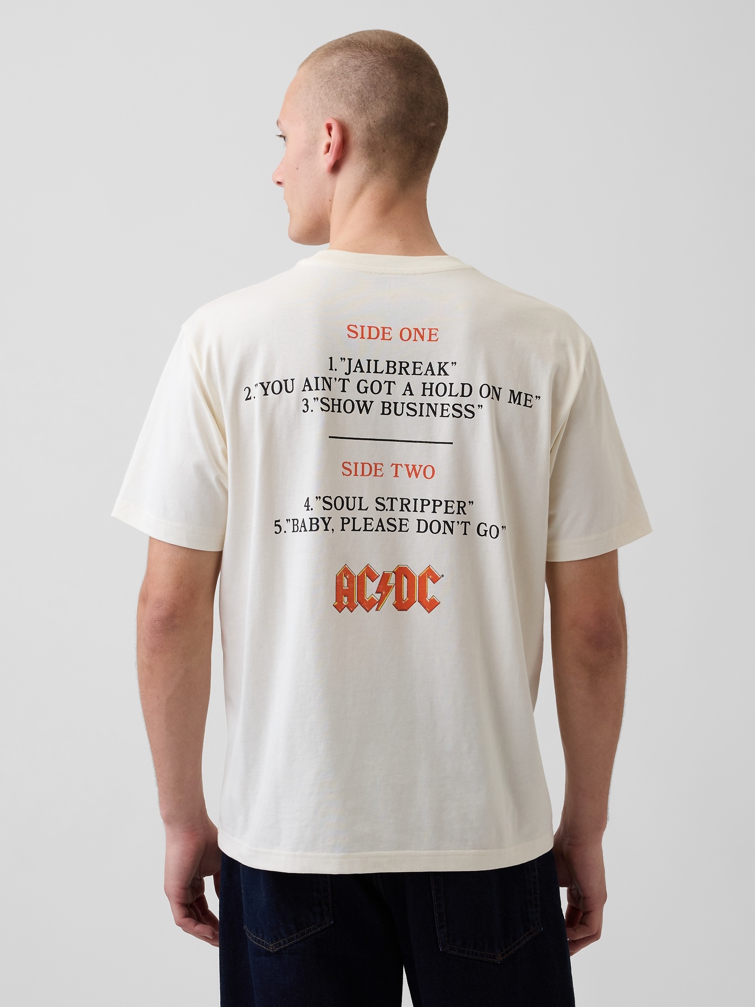 Мужские футболки Gap AC/DC Relaxed Graphic T-Shirt — фото 3