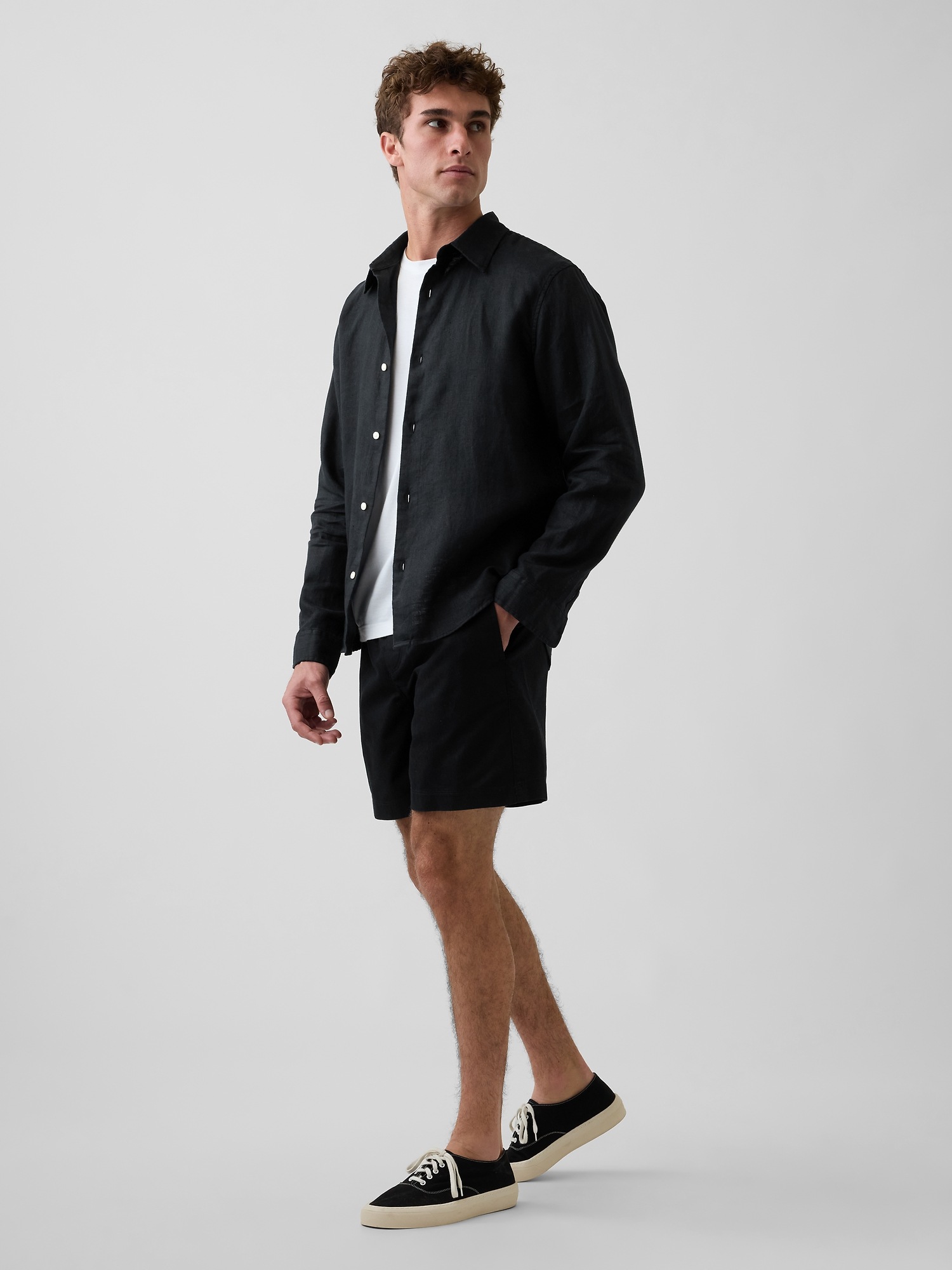Мужские шорты Gap 5.5" Linen-Blend Relaxed Shorts — фото 3