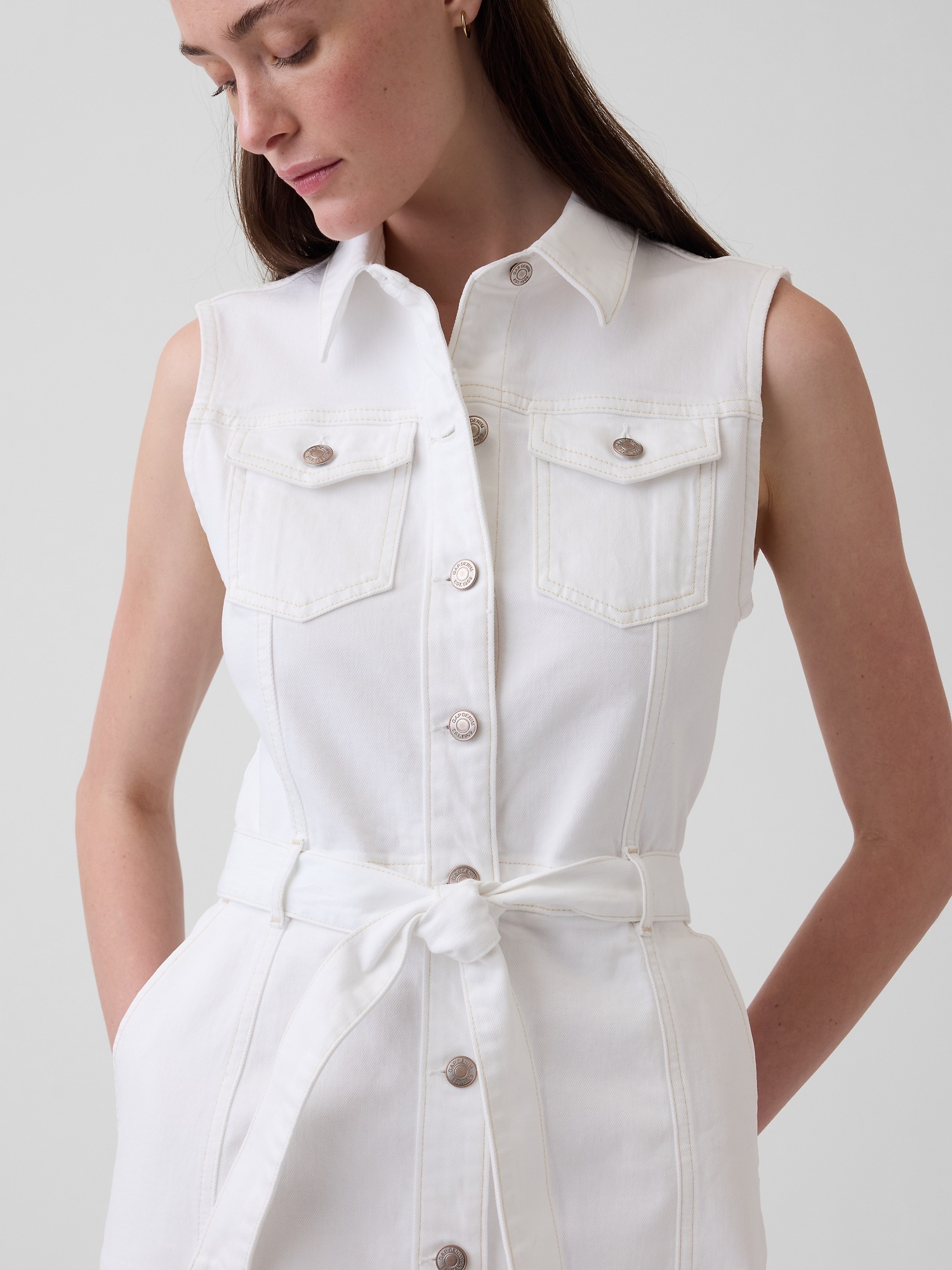 Женское платье Gap Denim Tie-Belt Midi, цвет: Белый — фото 6