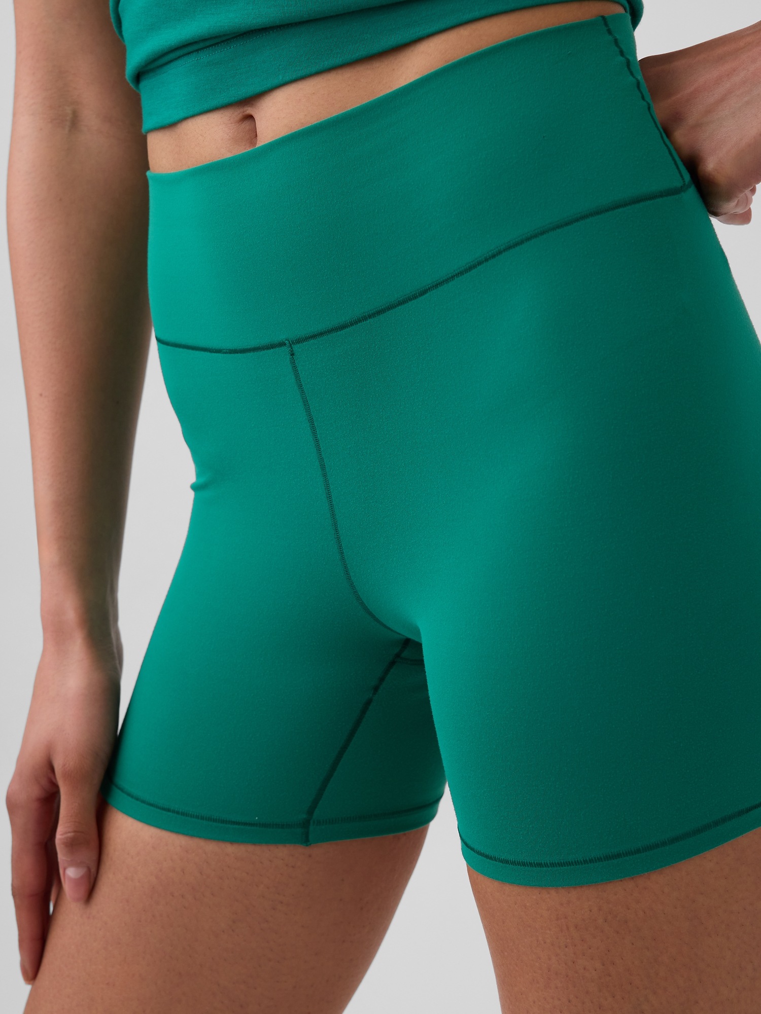 Женские шорты Gap 4" GapFit Smooth Bike Shorts, цвет: Зелёный — фото 5