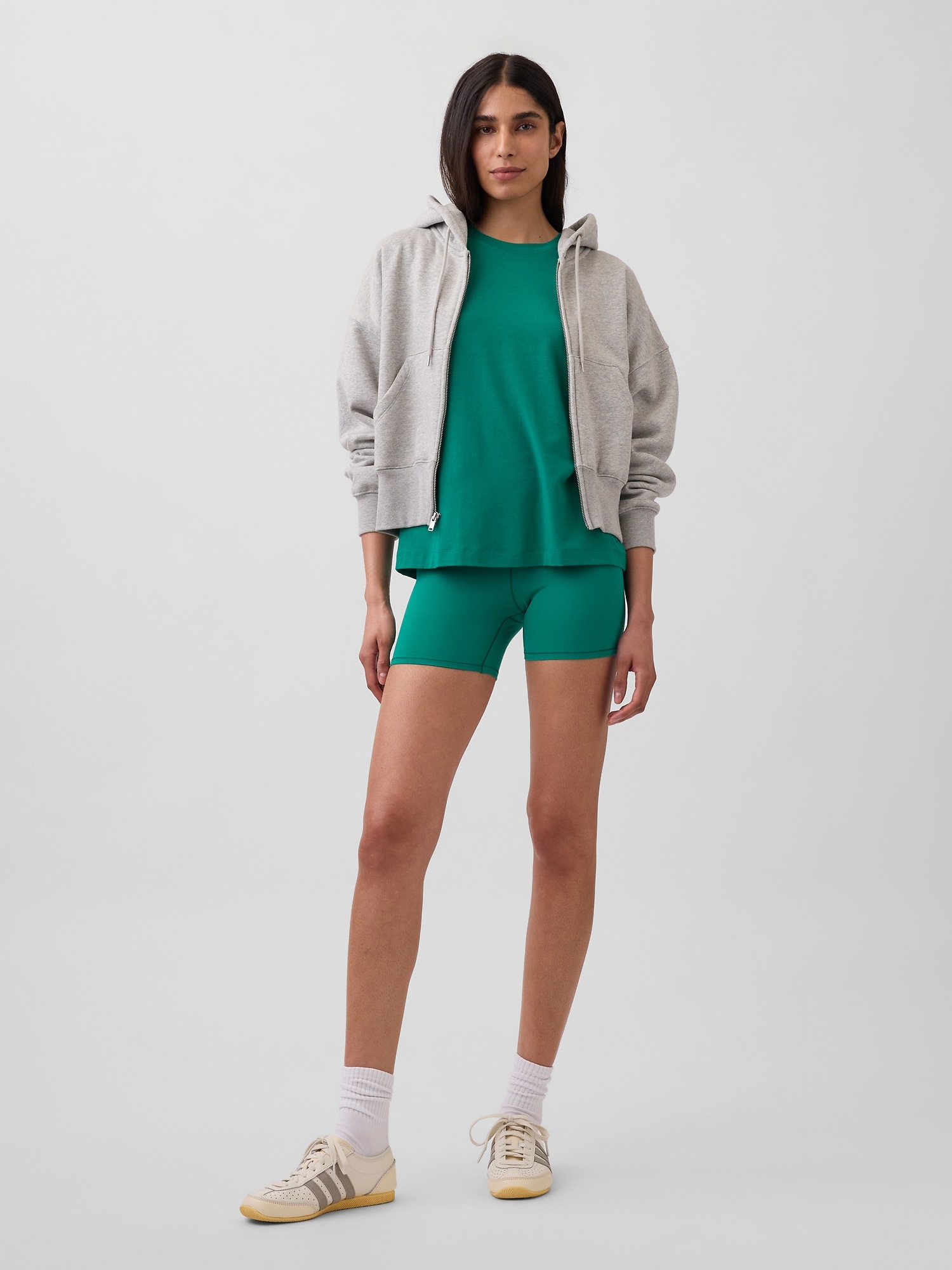 Женская футболка Gap GapFit Breathe Relaxed, цвет: Зелёный — фото 2