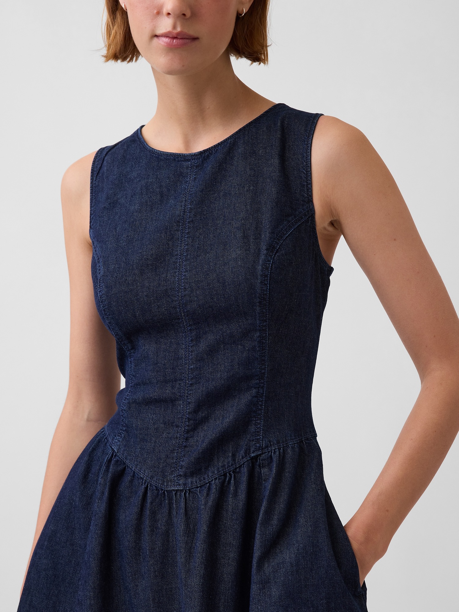 Женское платье Gap Denim Drop-Waist Midi, цвет: Тёмная варка — фото 2
