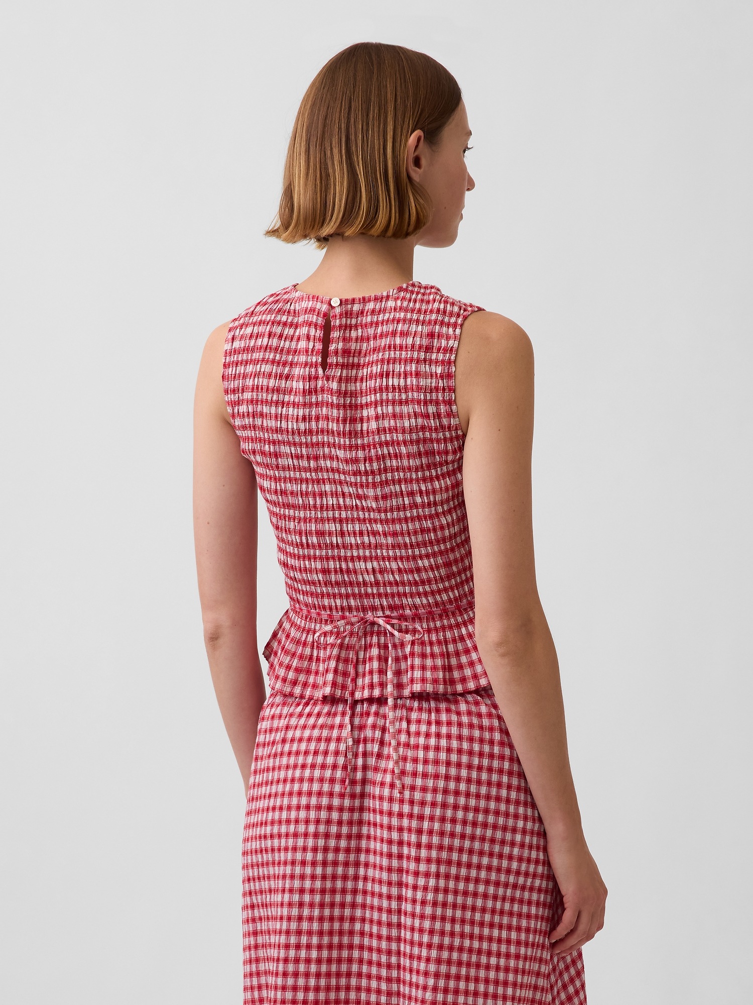 Женский топ Gap Smocked Gingham Crop Peplum Top, цвет: Красный в мелкую клетку — фото 3