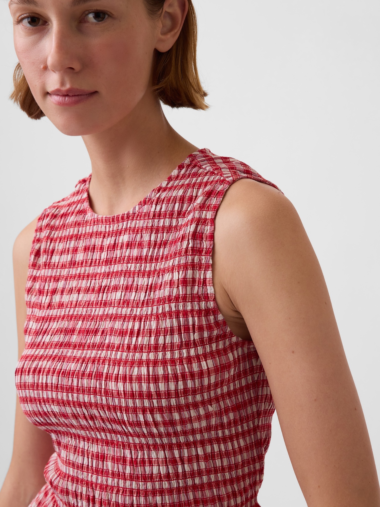 Женский топ Gap Smocked Gingham Crop Peplum Top, цвет: Красный в мелкую клетку — фото 4