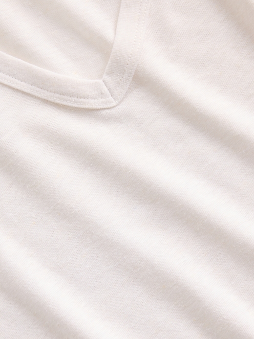 Image number 4 showing, Linen-Blend Relaxed V-Neck T-Shirt