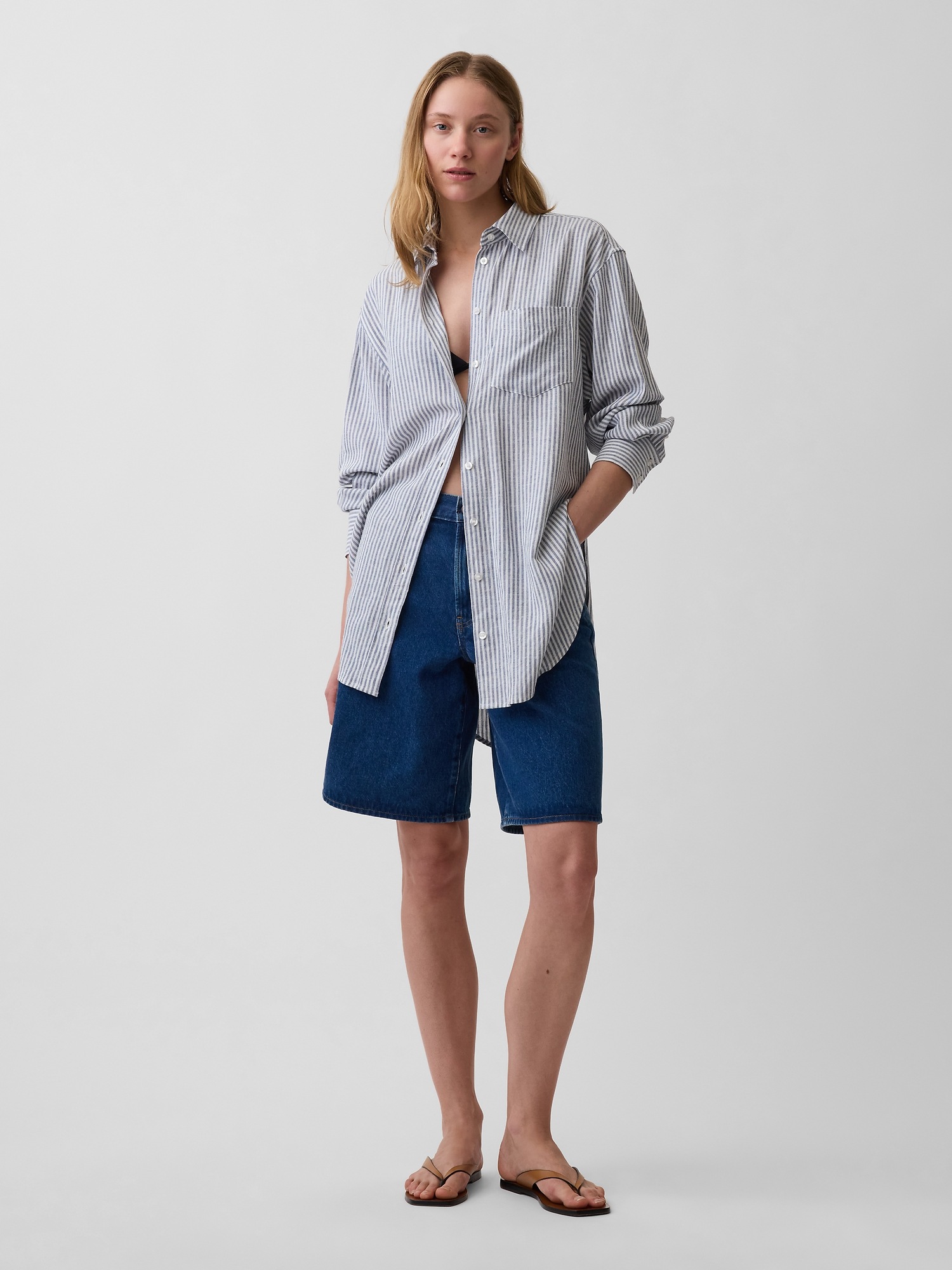 Женская рубашка Gap Linen-Blend Oversized Tunic, цвет: Синий / Белый — фото 2