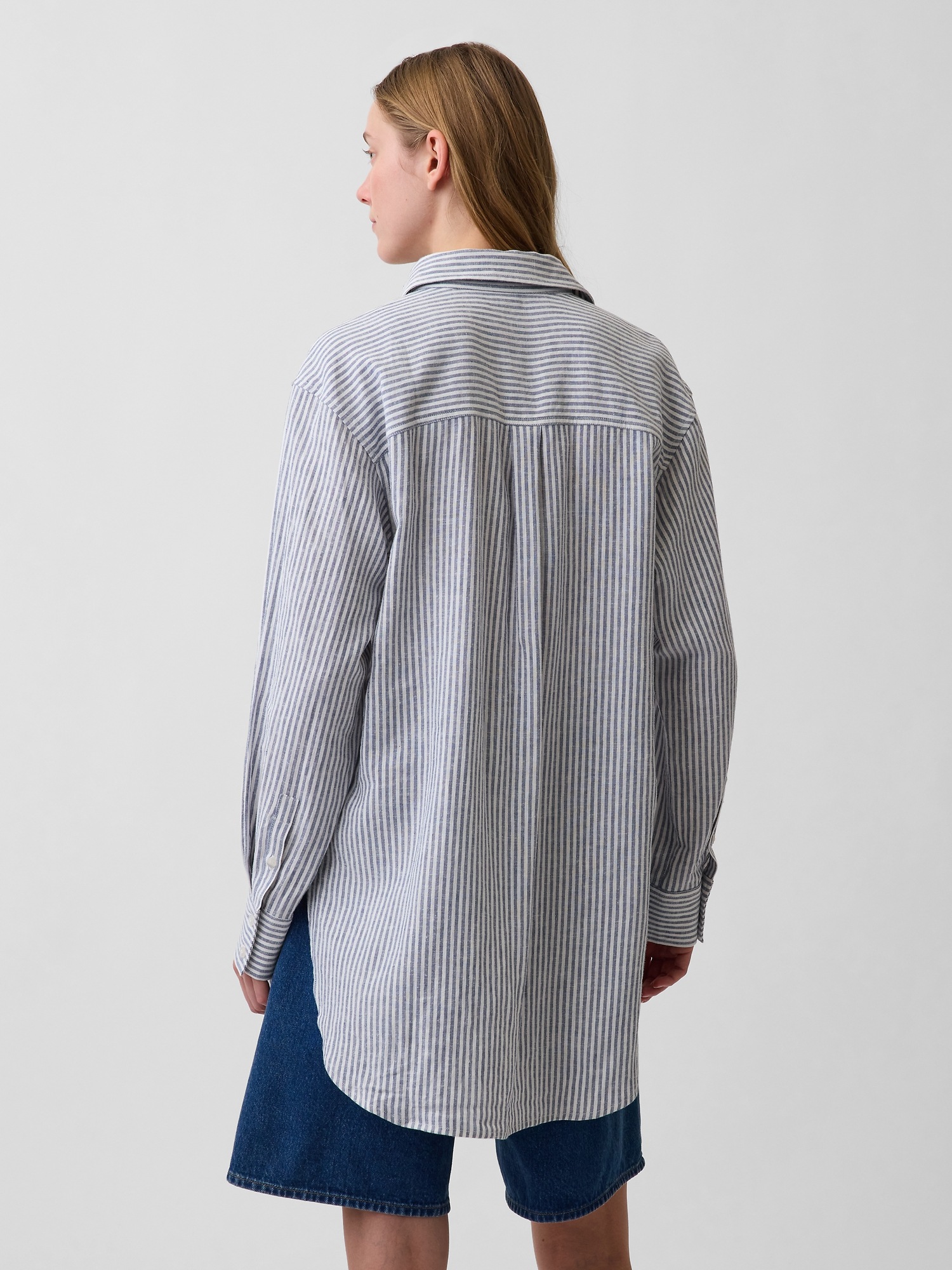 Женская рубашка Gap Linen-Blend Oversized Tunic, цвет: Синий / Белый — фото 3