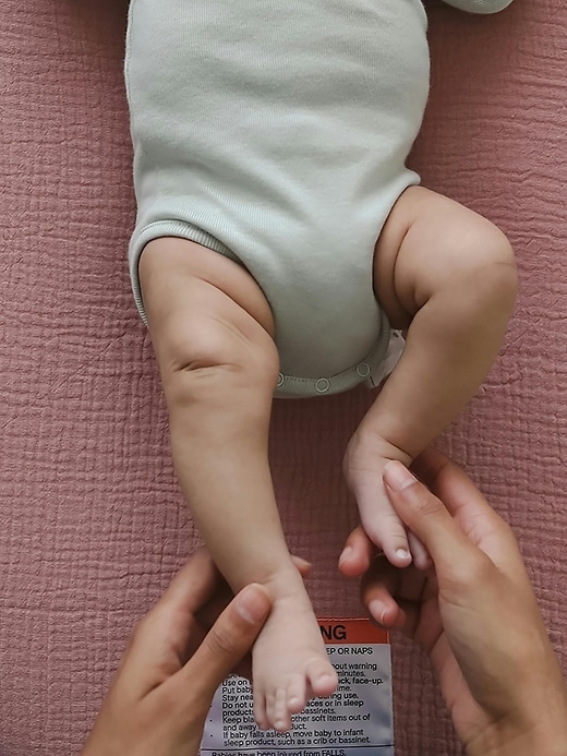 Image number 4 showing, Snuggle Me Lounger Curve Muslin Cover