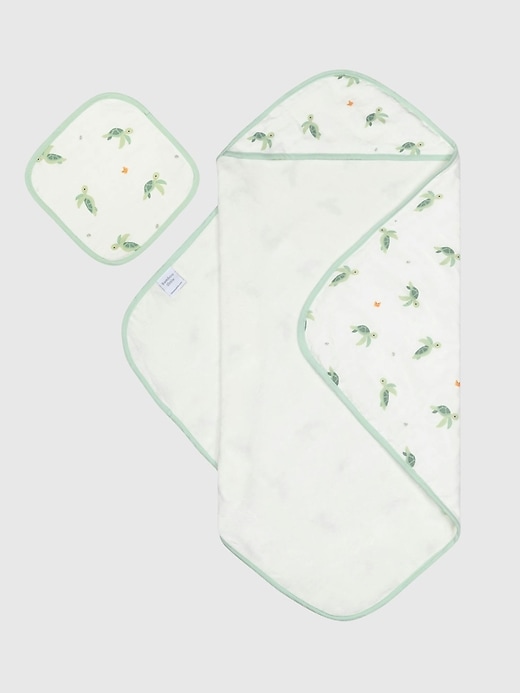 Image number 1 showing, Bamboo Little Turtle Hooded Towel Set