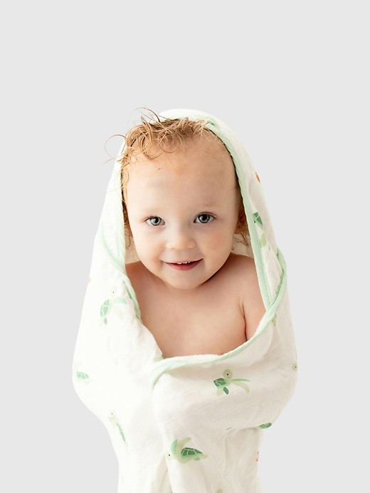 Image number 3 showing, Bamboo Little Turtle Hooded Towel Set