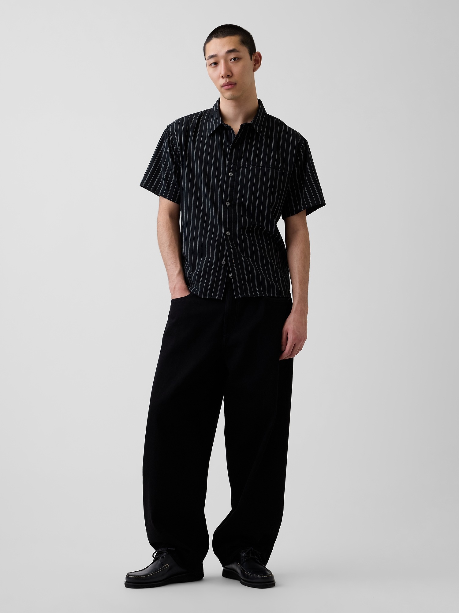 Мужские рубашки Gap Seersucker Stripe Relaxed Curved-Hem Shirt — фото 2