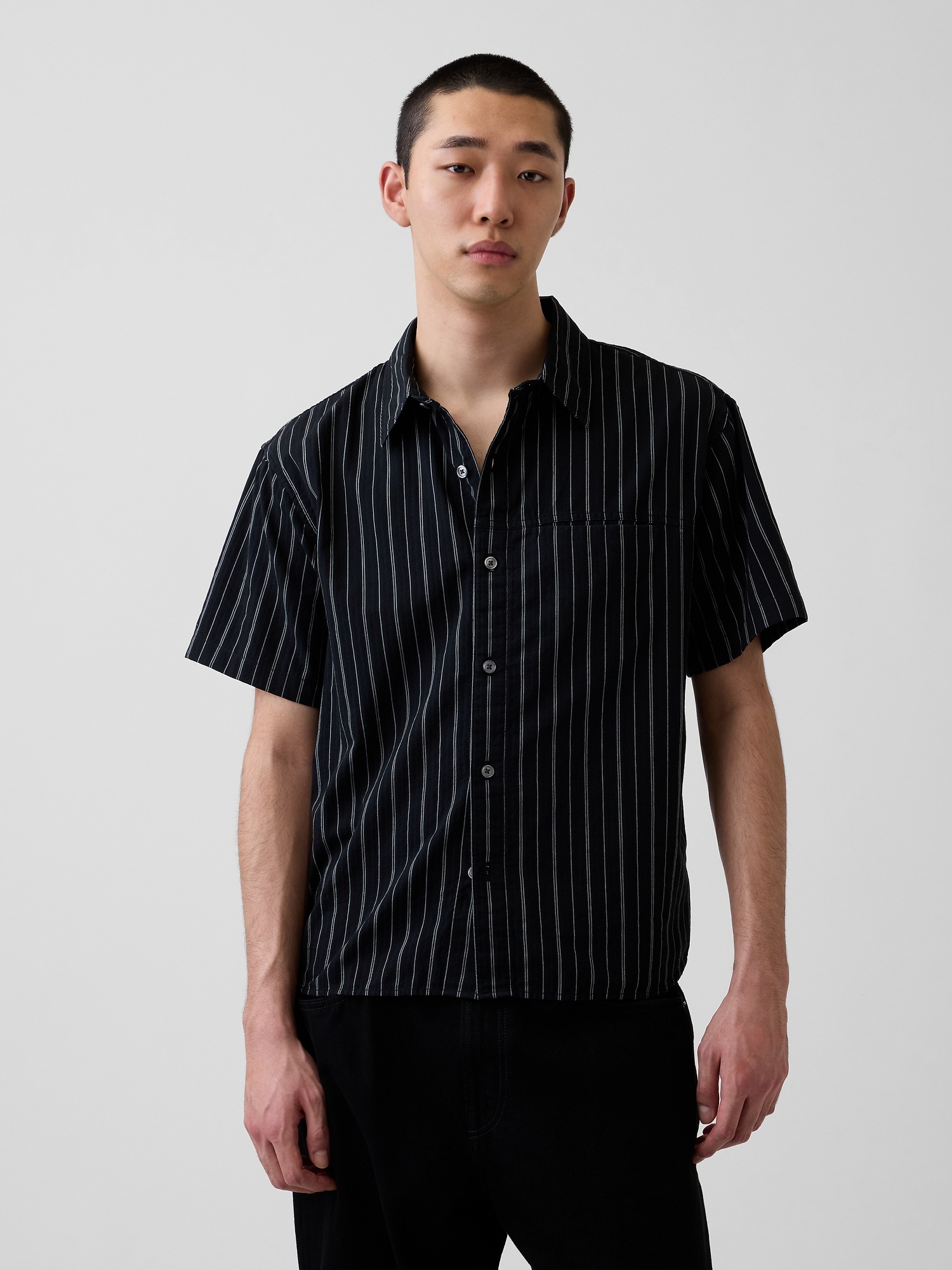 Мужские рубашки Gap Seersucker Stripe Relaxed Curved-Hem Shirt