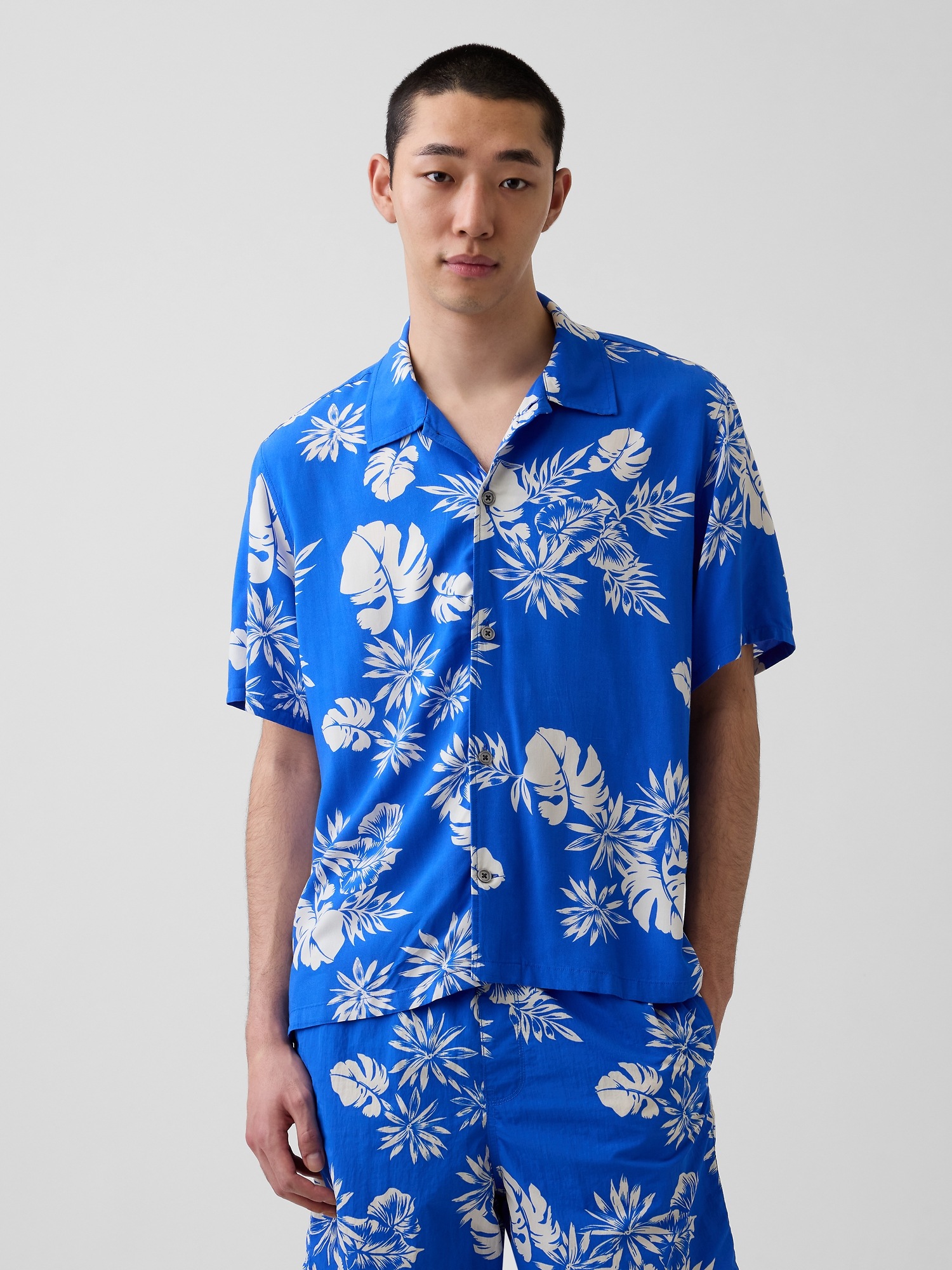 Мужские рубашки Gap Relaxed Camp Collar Shirt