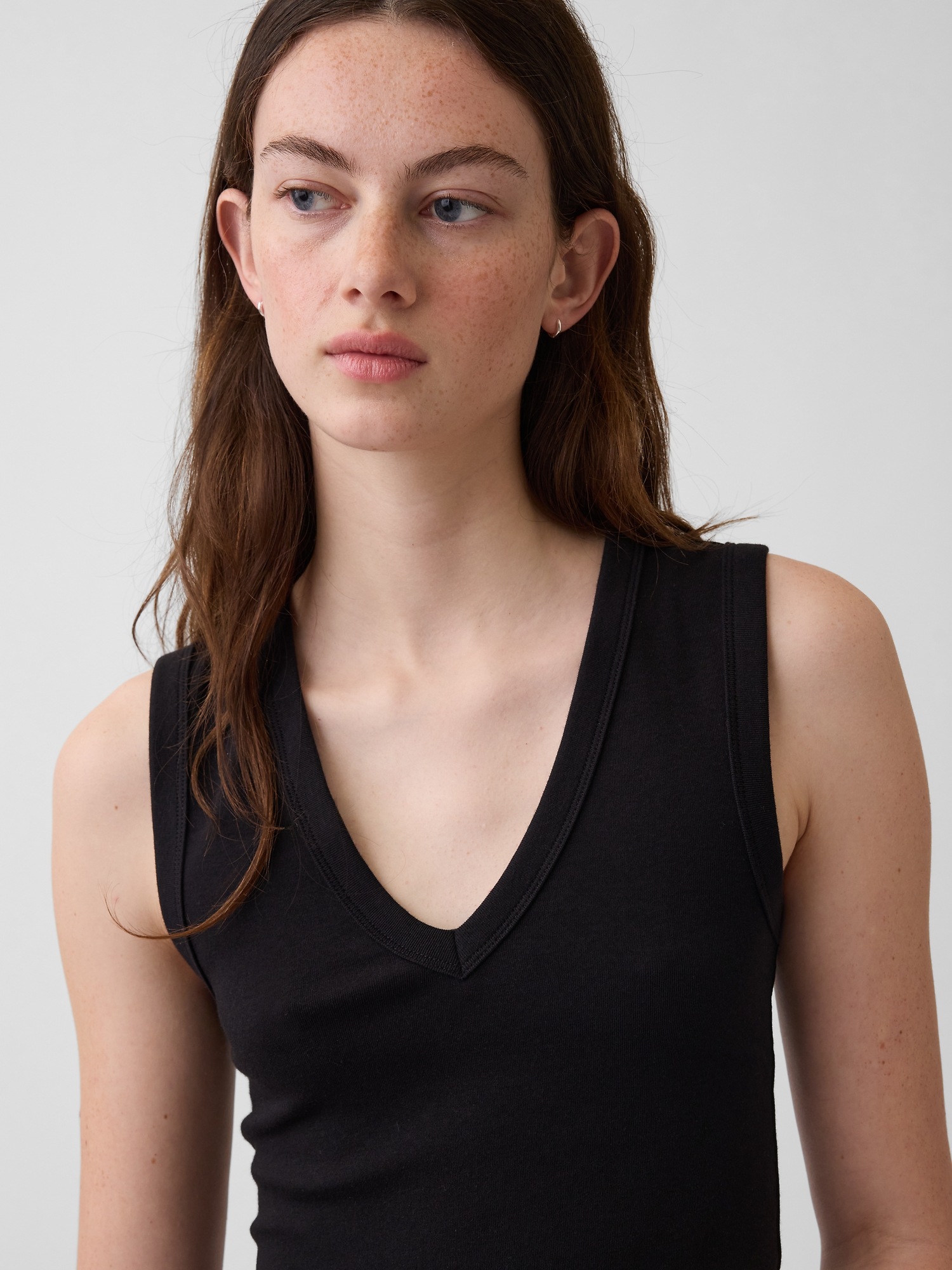 Женский топ Gap Modern V-Neck Tank Top, цвет: Чёрный — фото 4