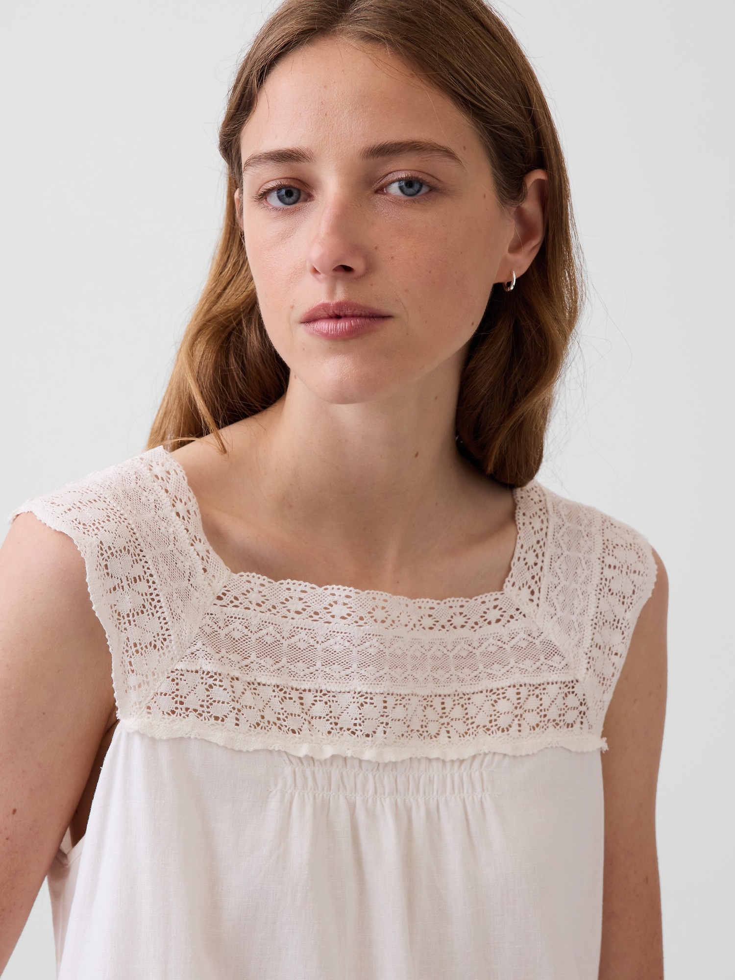 Gap Linen-Blend Crochet Yoke Mini Dress — фото 3