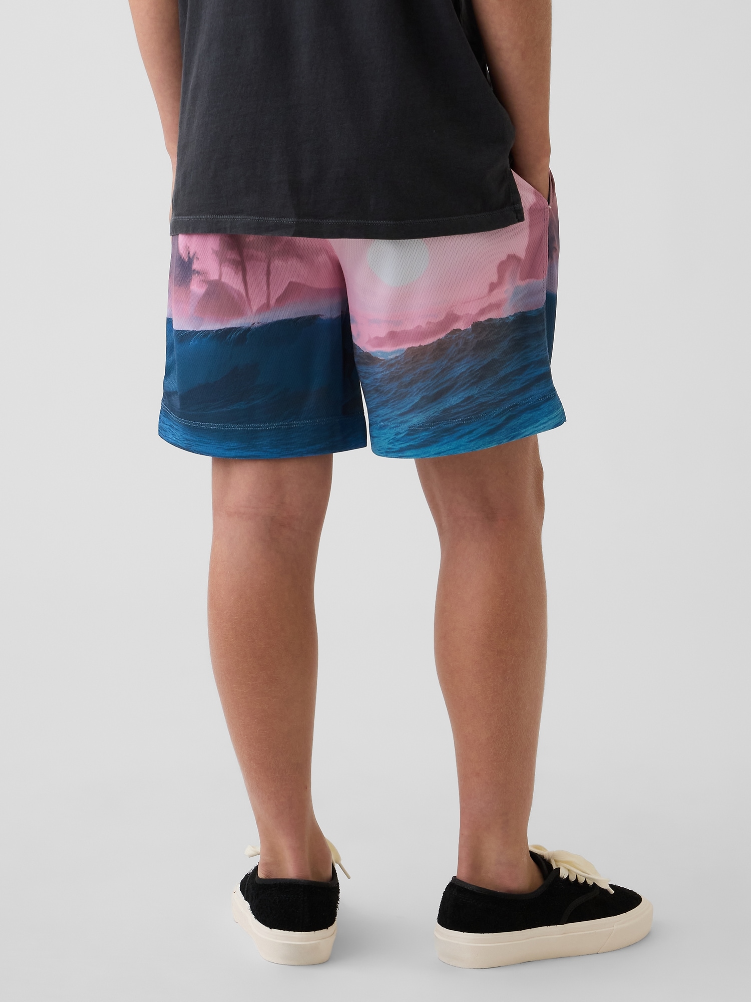 Детские шорты Gap Kids GapFit 6" Recycled Mesh Easy Shorts — фото 4