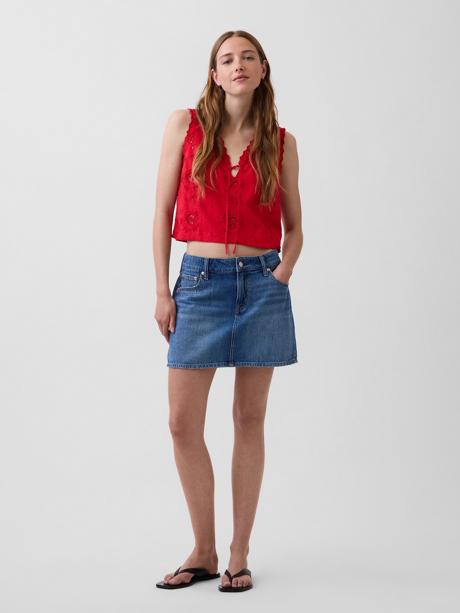 Женский топ Gap Linen-Blend Embroidered Crop Shell Tank Top, цвет: Красный — фото 2