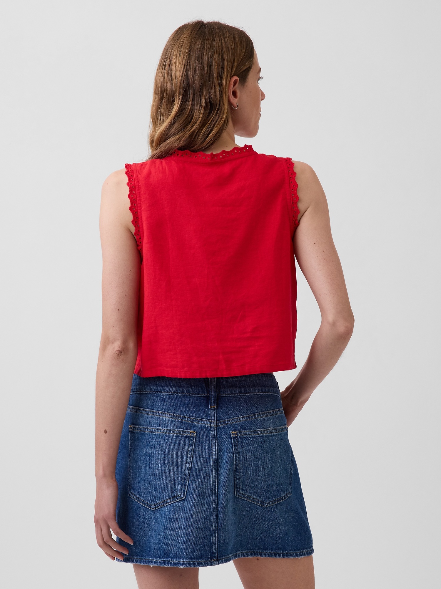 Женский топ Gap Linen-Blend Embroidered Crop Shell Tank Top, цвет: Красный — фото 3