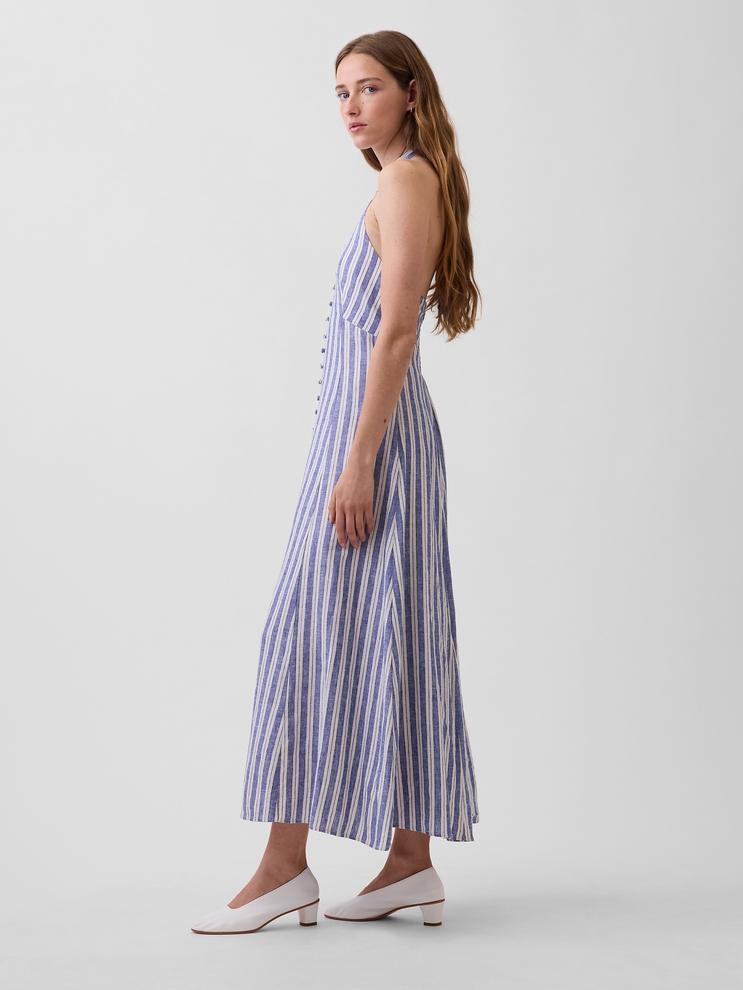 Женское платье Gap Linen-Blend Halter Maxi, цвет: Синий полосатый — фото 3
