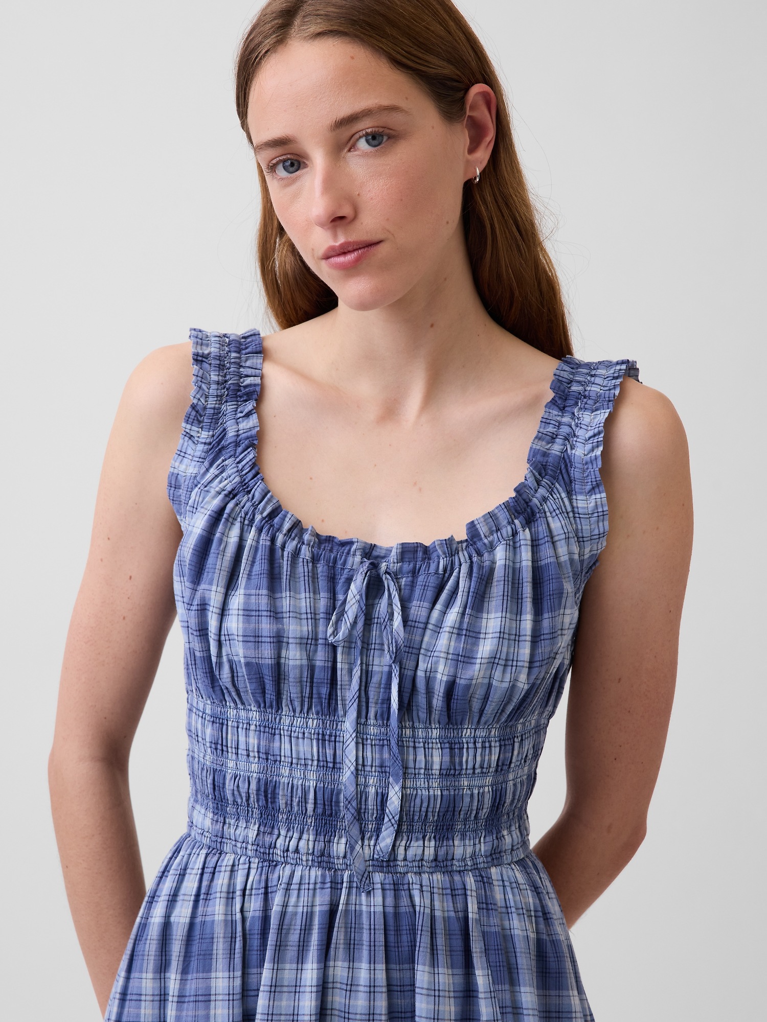 Женское платье Gap Voile Plaid Smocked-Waist Maxi, цвет: Синий клетчатый — фото 3