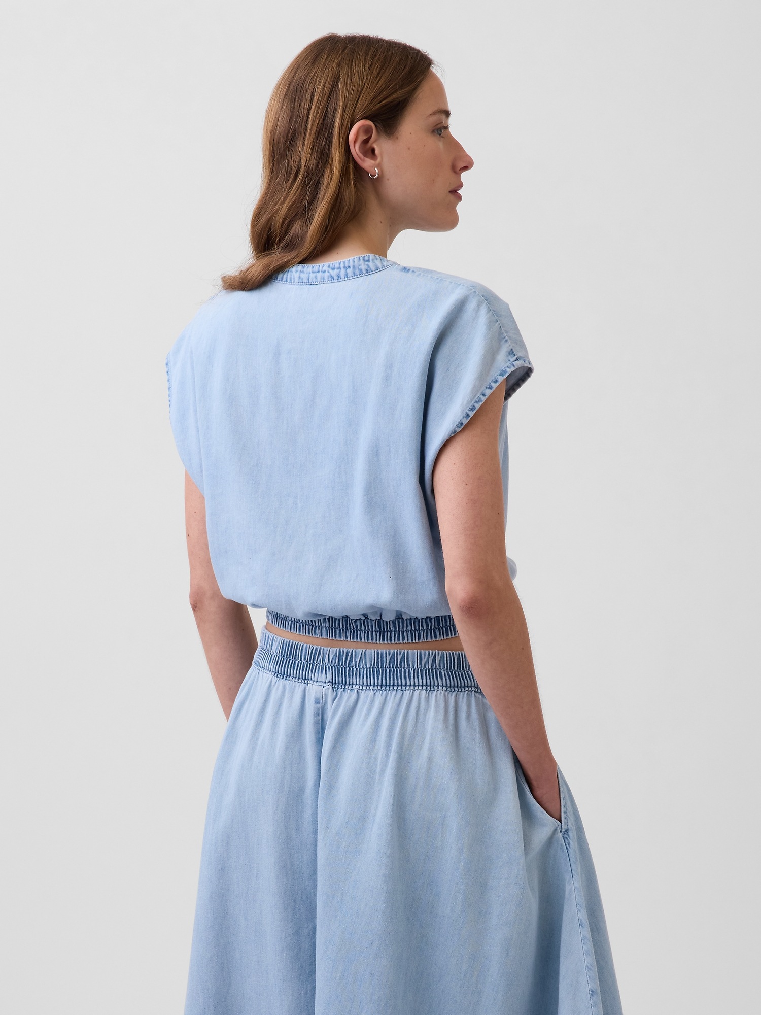 Женский топ Gap Denim Cap-Sleeve Crop Button-Front Top, цвет: Средняя варка — фото 3