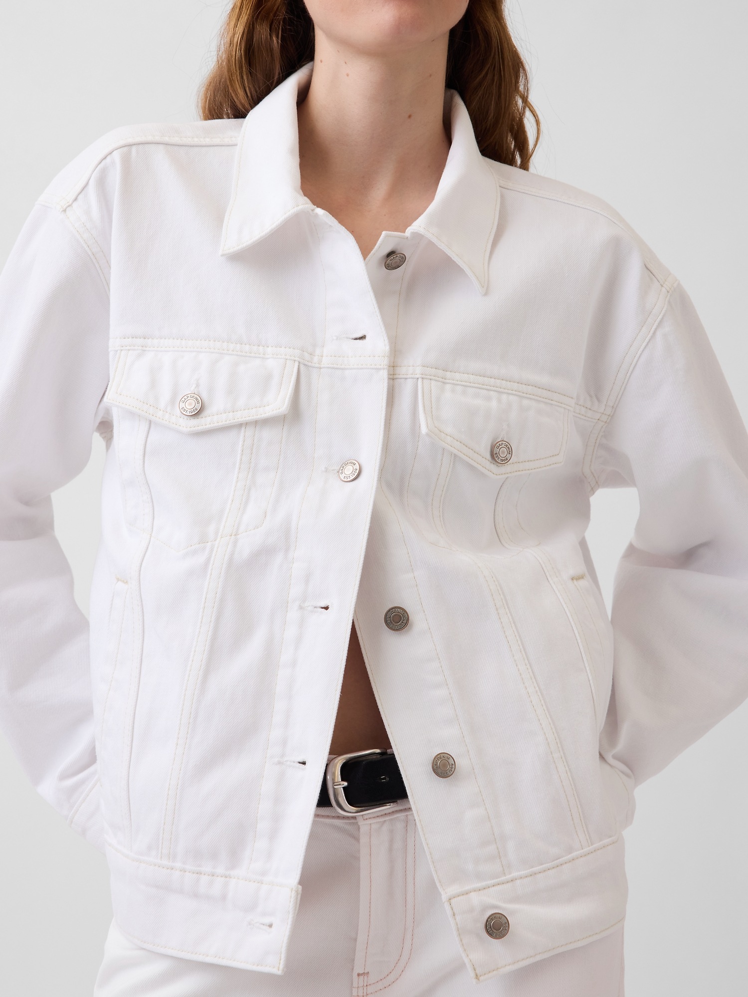 Женские куртки Gap Oversized Icon Denim Jacket — фото 4