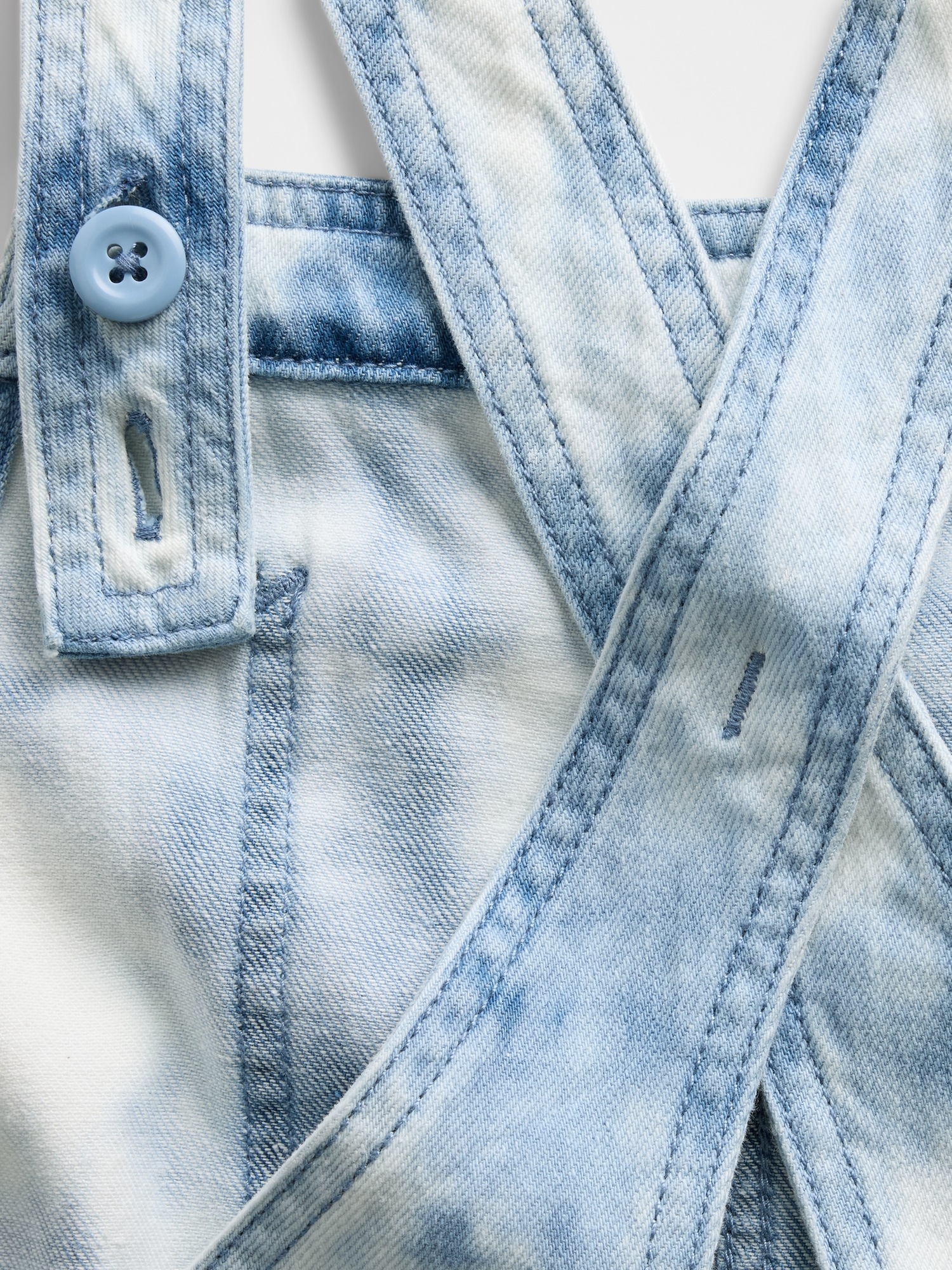 Детские джинсы Gap Kids Tie-Dye Denim Relaxed Shortalls — фото 4