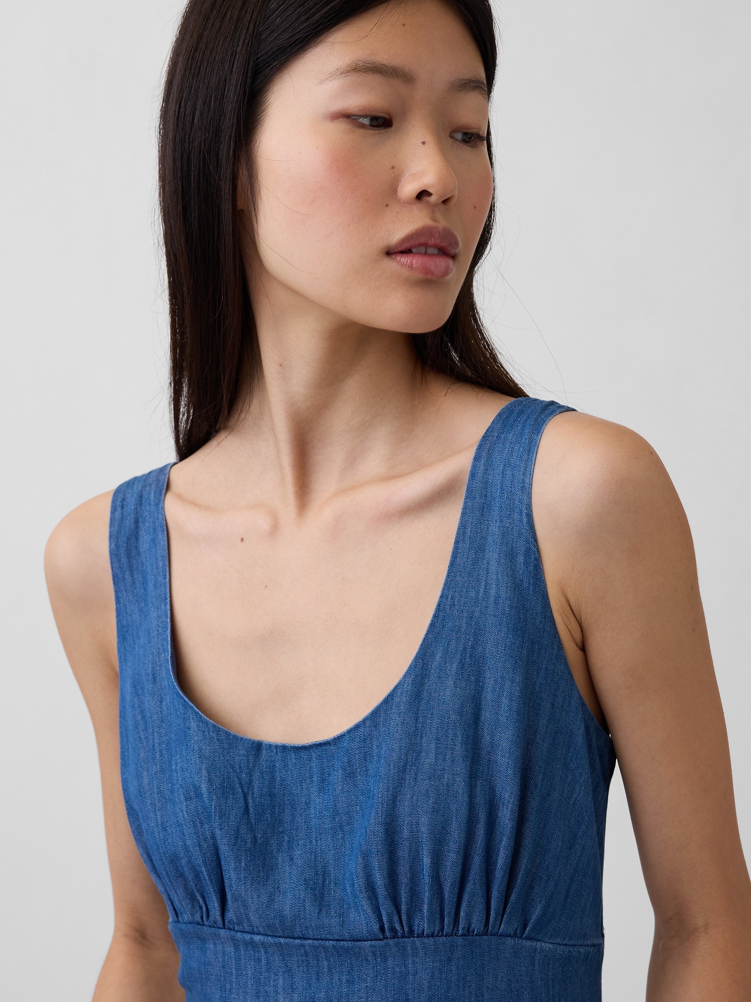 Женское платье Gap Shirred Maxi, цвет: Средний индиго — фото 4