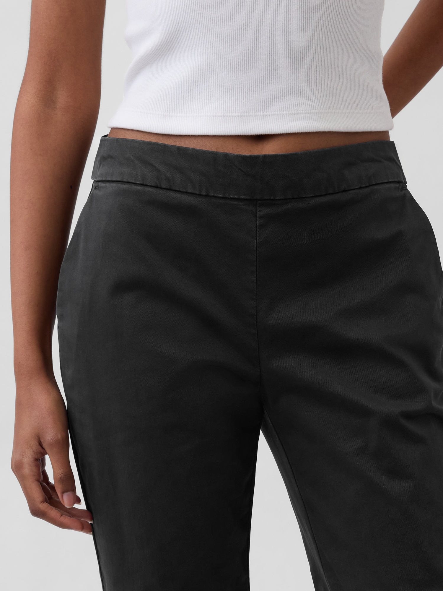 Женские брюки Gap Low Rise Fitted Flare Khakis, цвет: Чёрный — фото 4