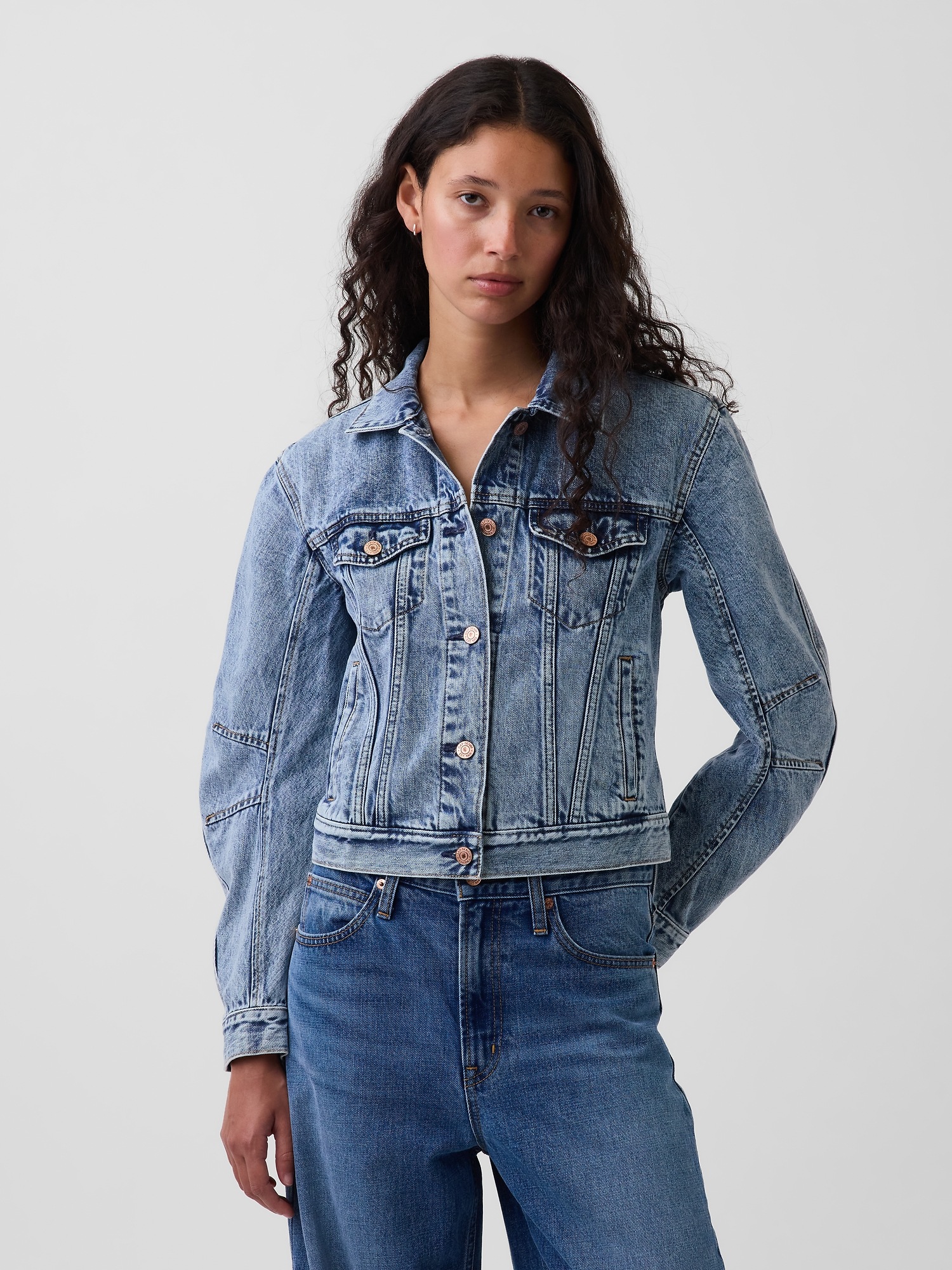 Женская куртка Gap Barrel-Sleeve Icon Denim Jacket, цвет: Средняя варка