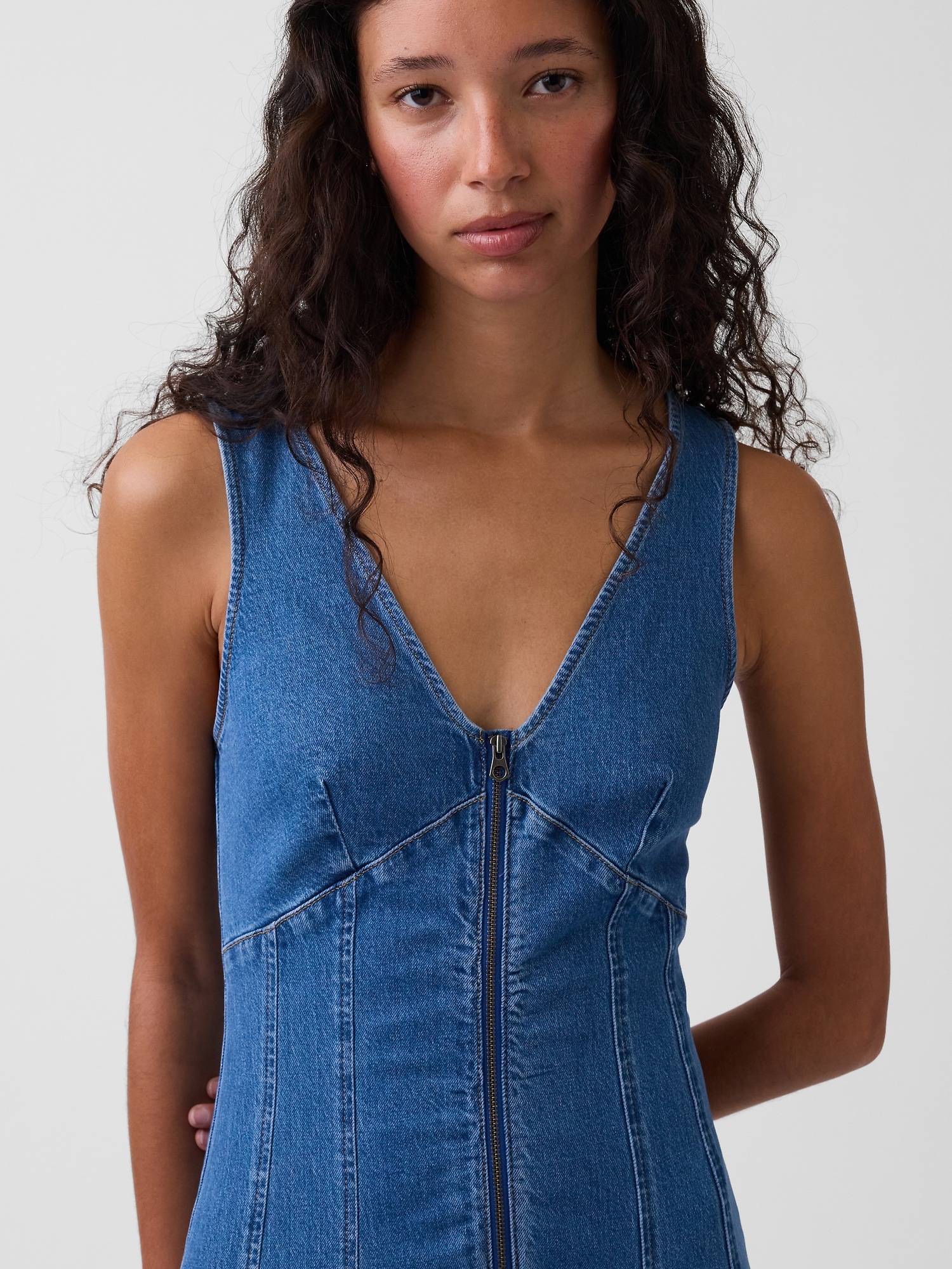 Женское платье Gap Denim Seamed Zip-Front Midi, цвет: Средняя варка — фото 3