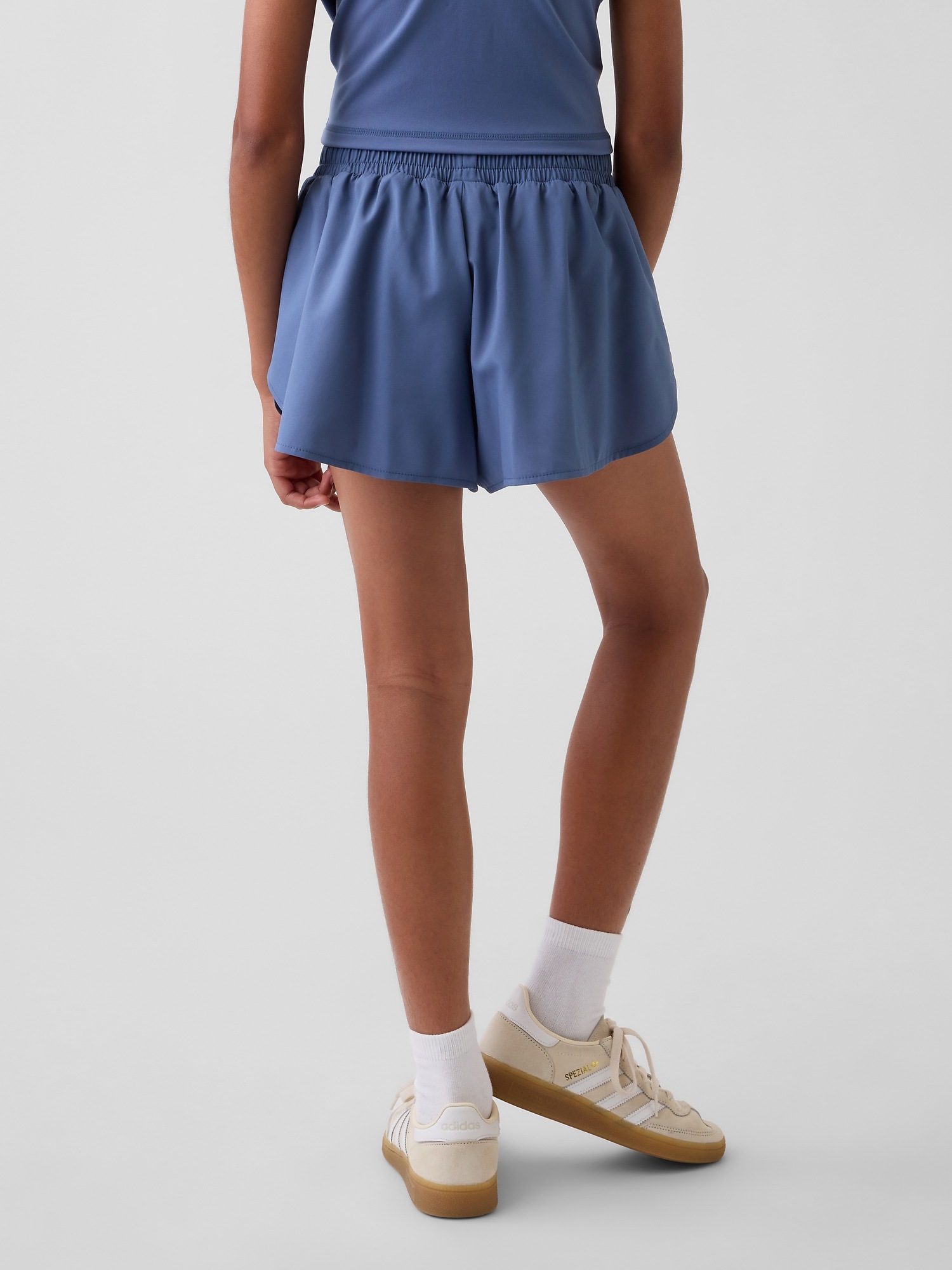 Детские шорты Gap Kids Quick-Dry Butterfly-Hem Run Shorts — фото 4