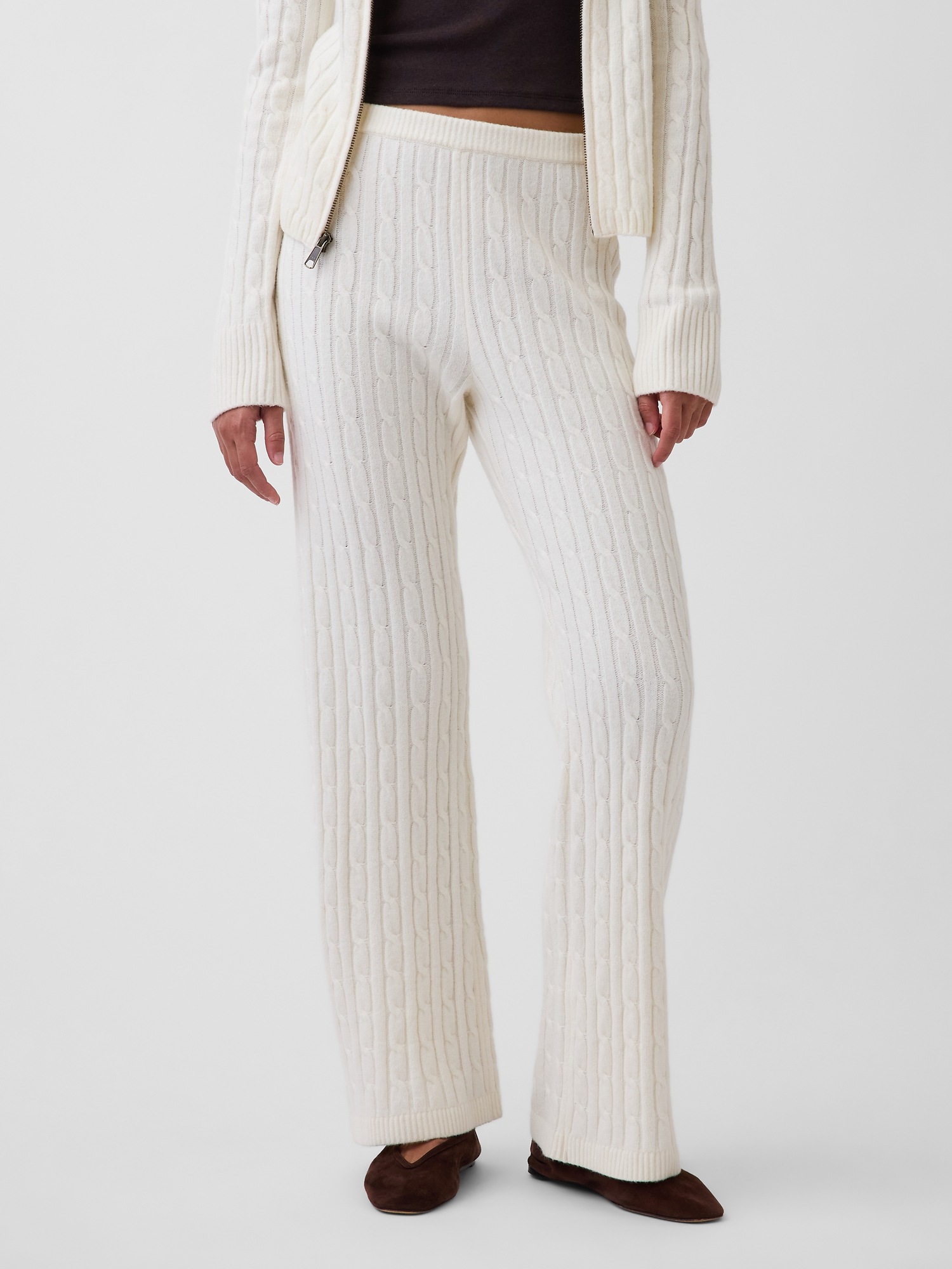 Женские брюки Gap CashSoft Cable-Knit Boot Sweater Pants, цвет: Слоновая кость бежевый — фото 2