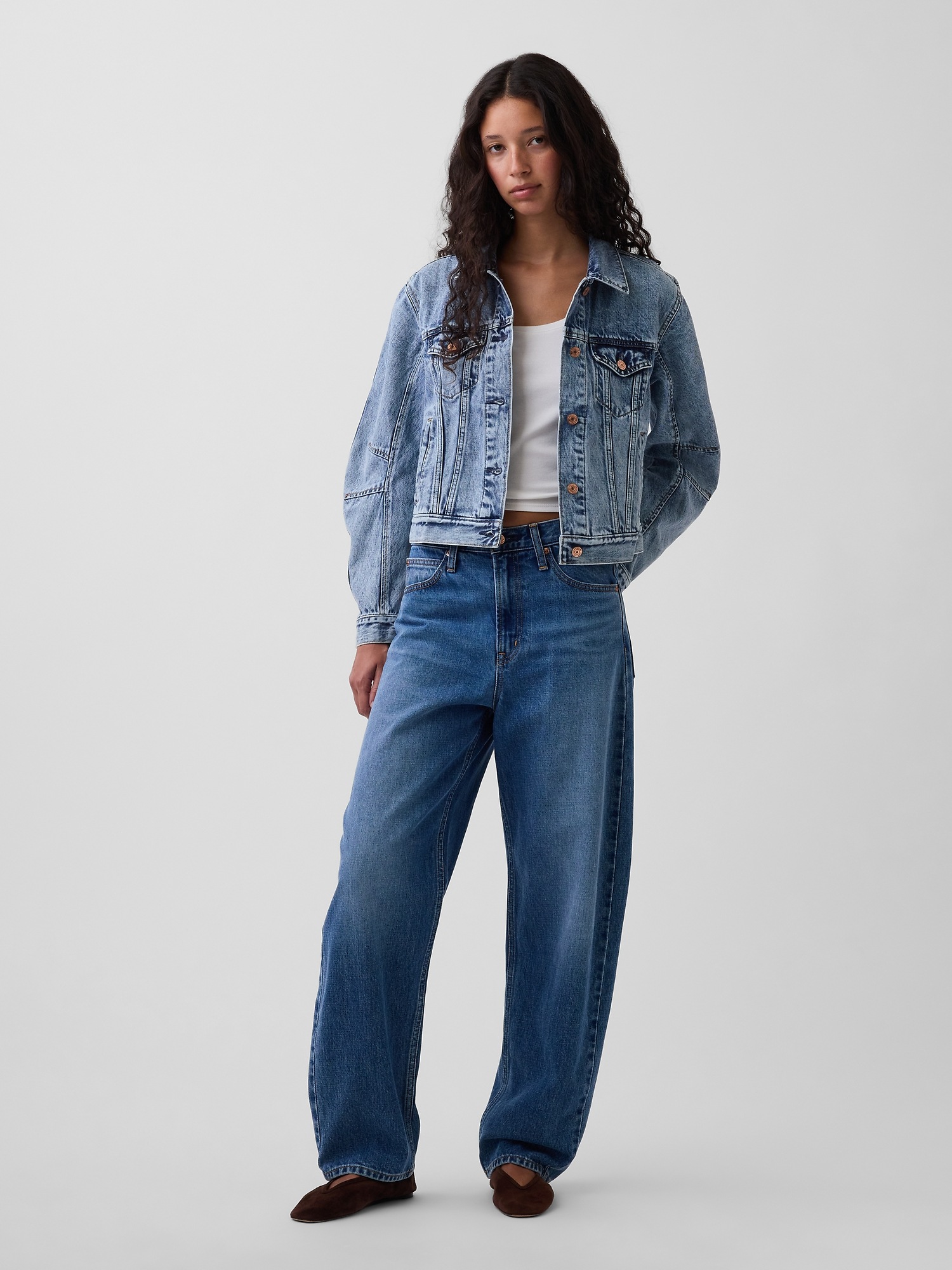 Женская куртка Gap Barrel-Sleeve Icon Denim Jacket, цвет: Средняя варка — фото 3