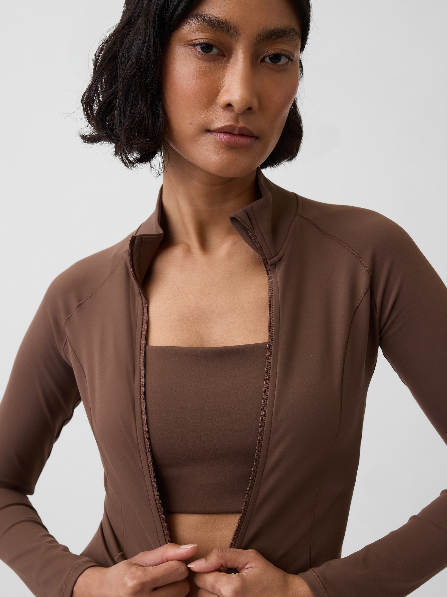 Женская куртка Gap GapFit Smooth Zip, цвет: Коричневый — фото 3