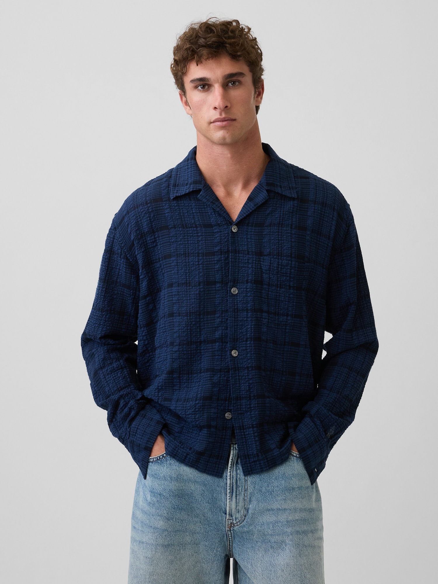 Мужские рубашки Gap Relaxed Straight-Hem Seersucker Shirt