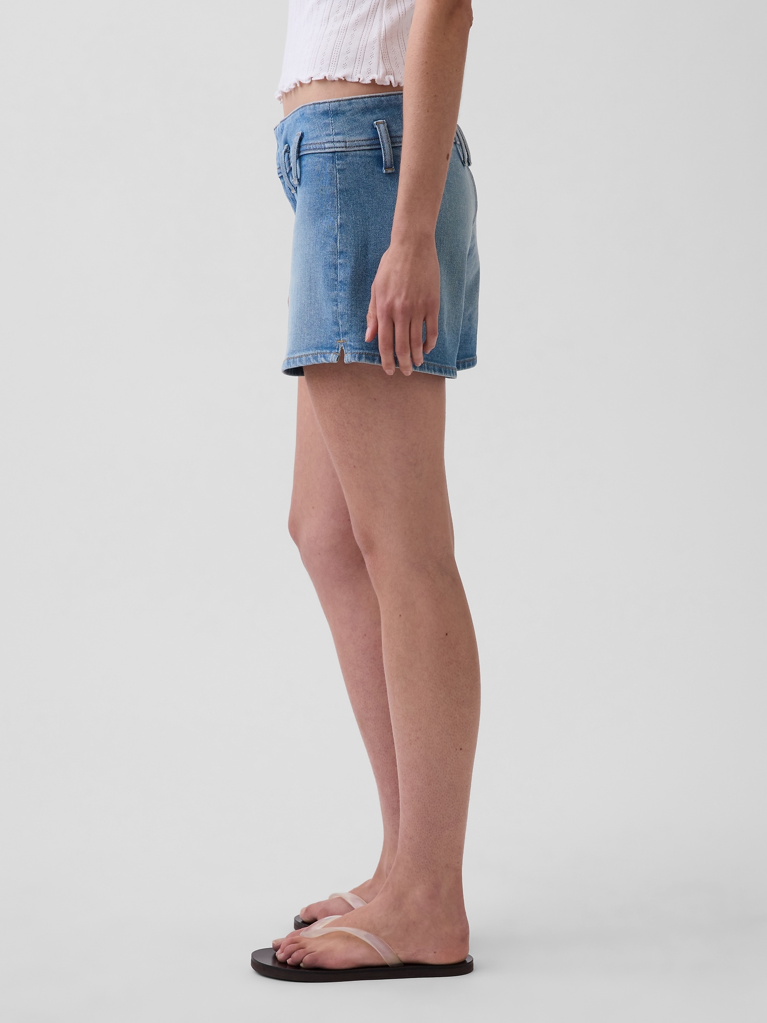 Женские шорты Gap 3" Low Rise Lace-Up Denim Shorts, цвет: Светлый индиго — фото 3