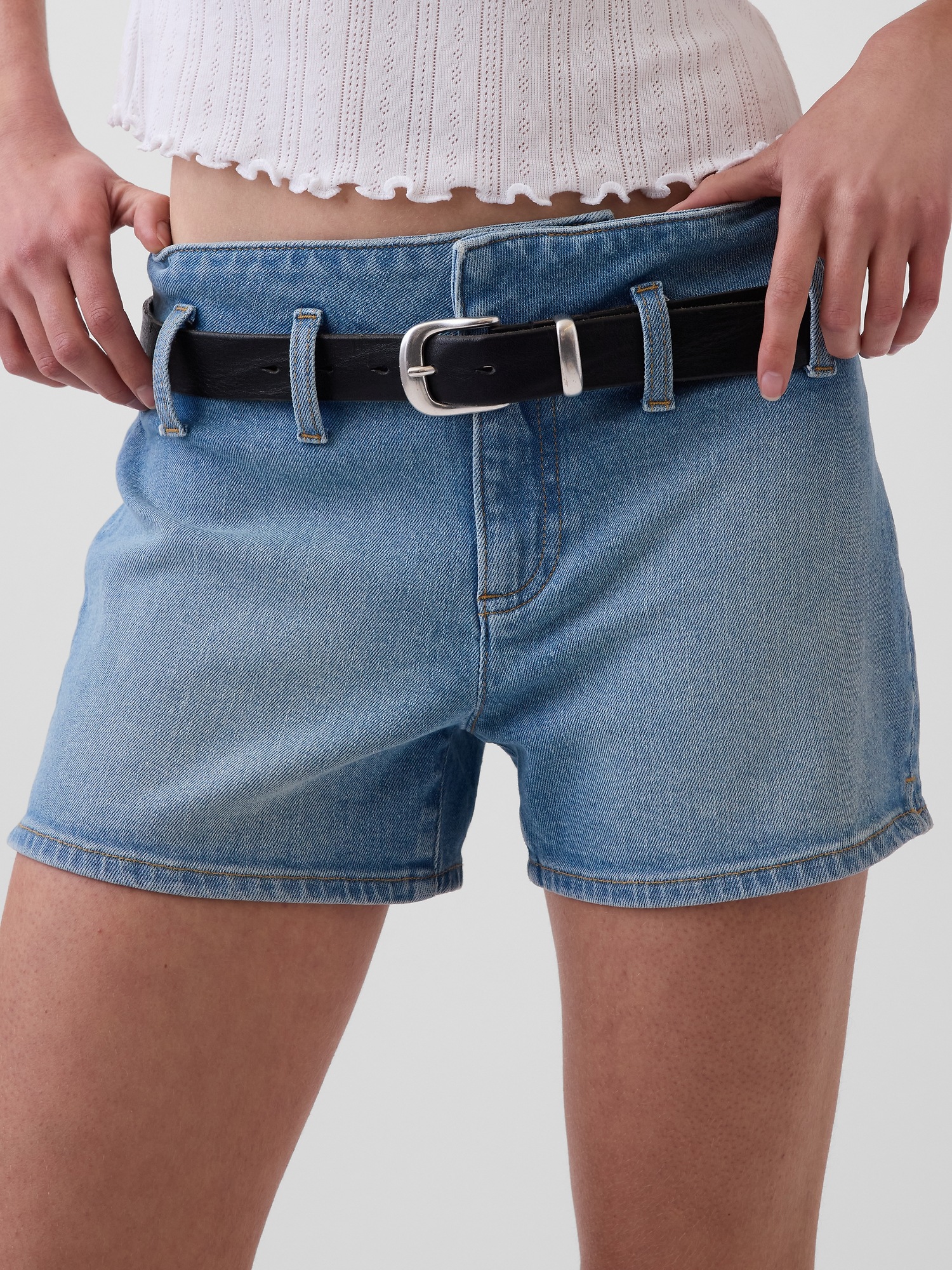 Женские шорты Gap 3" Low Rise Lace-Up Denim Shorts, цвет: Светлый индиго — фото 6
