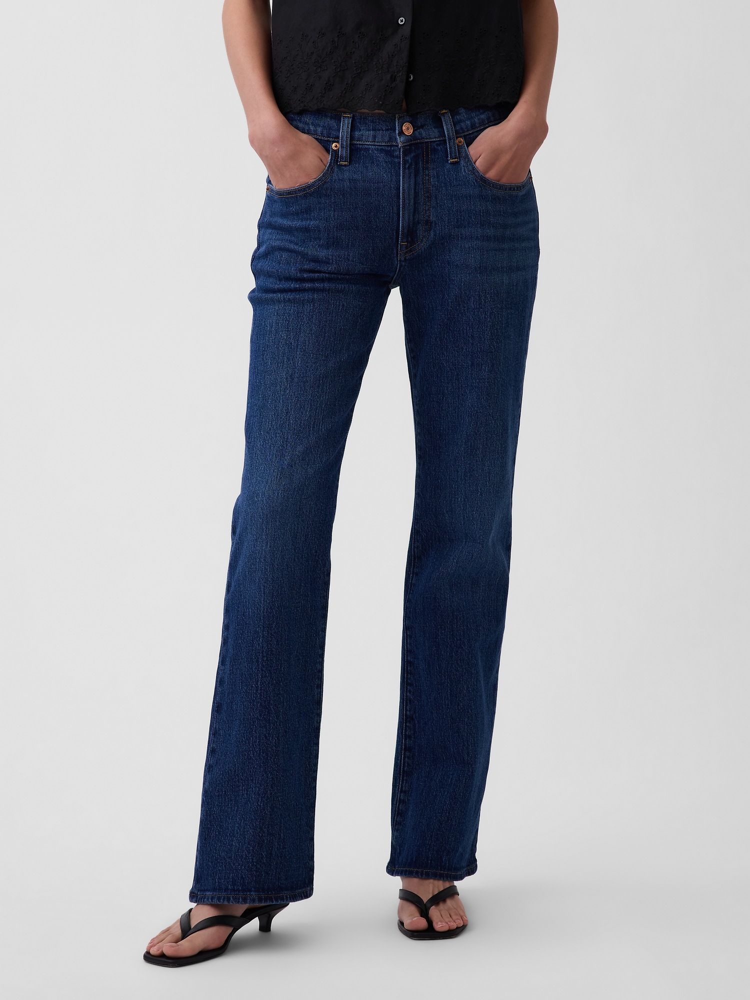 Женские джинсы Gap Mid Rise Relaxed Boot Jeans — фото 2